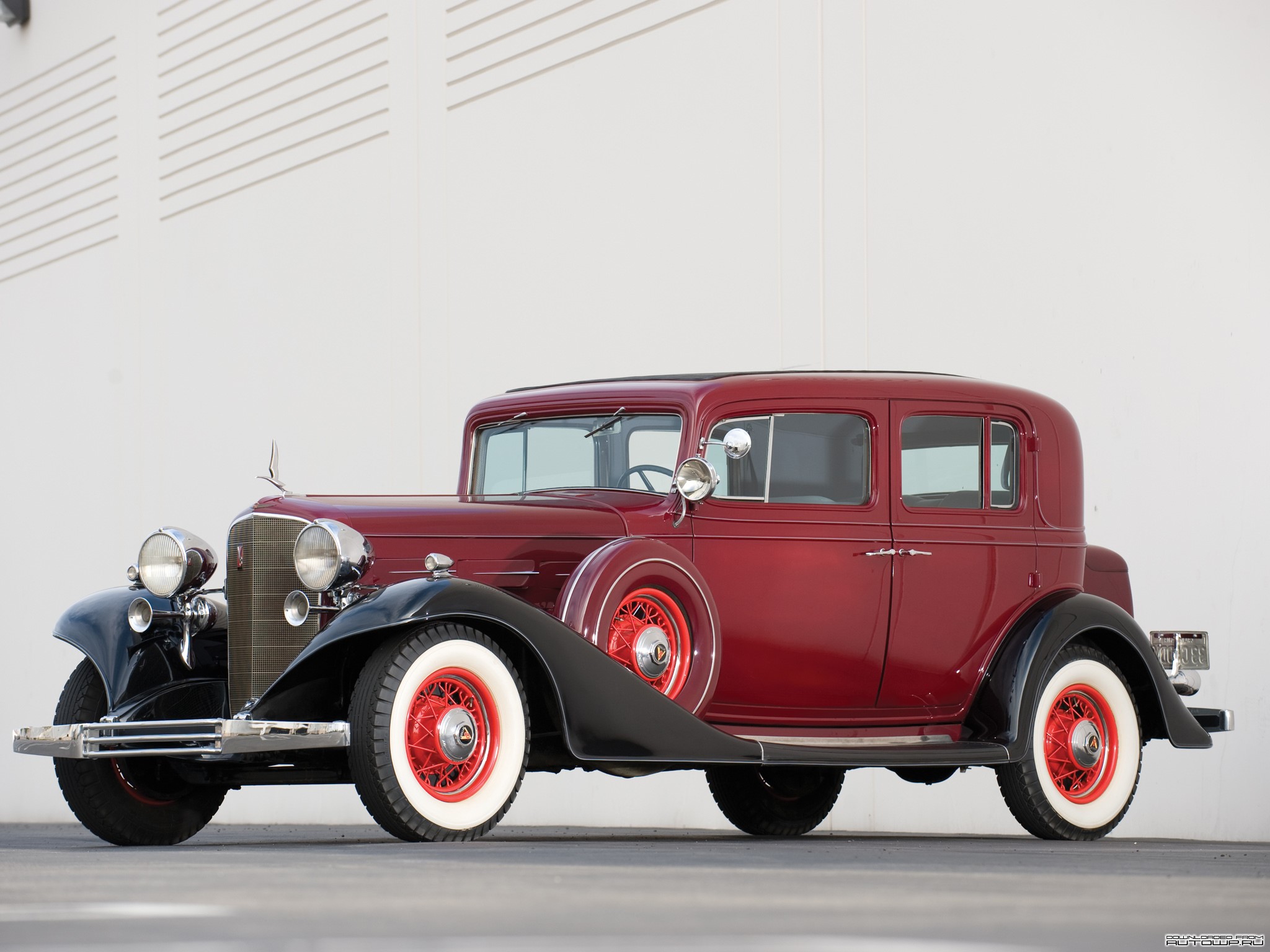 1933 Cadillac V8 355-C Sedan HD Wallpaper