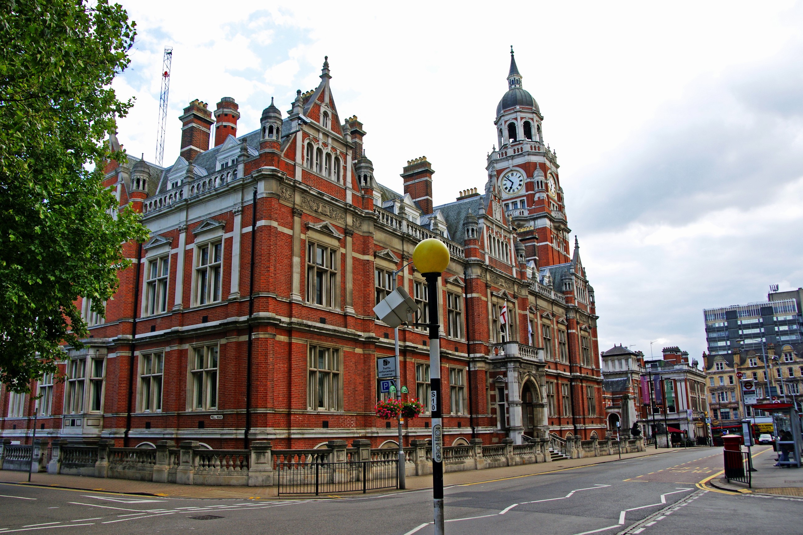 Red brick building with clock tower in the United Kingdom HD Wallpaper