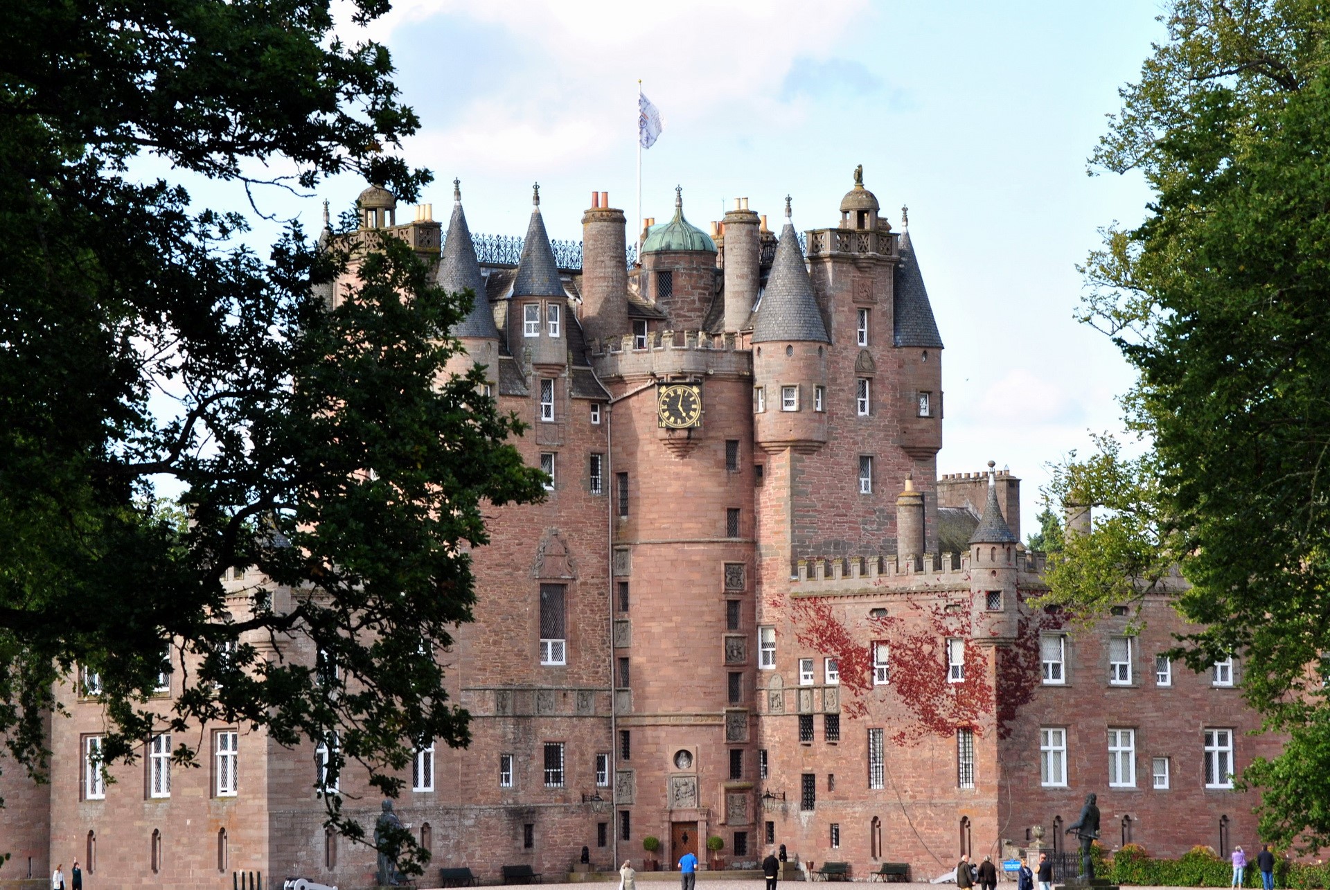 Glamis Castle in Scotland HD Wallpaper