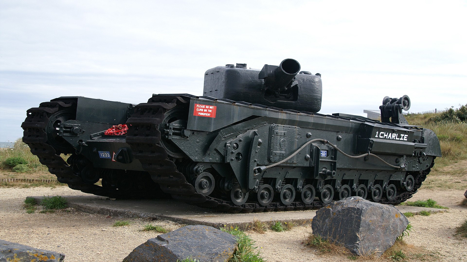 Churchill Tank "1 Charlie" Memorial HD Wallpaper