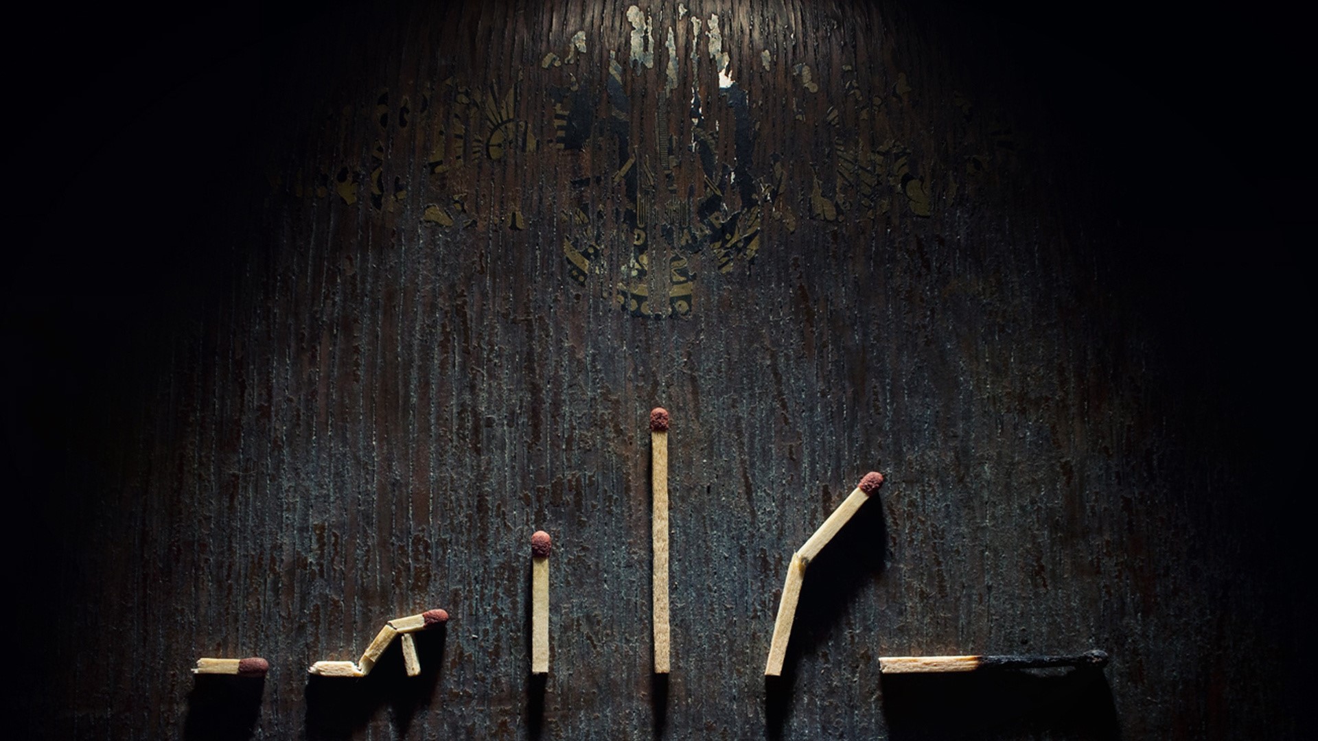 Matches arranged in a progression on a dark wooden surface HD Wallpaper