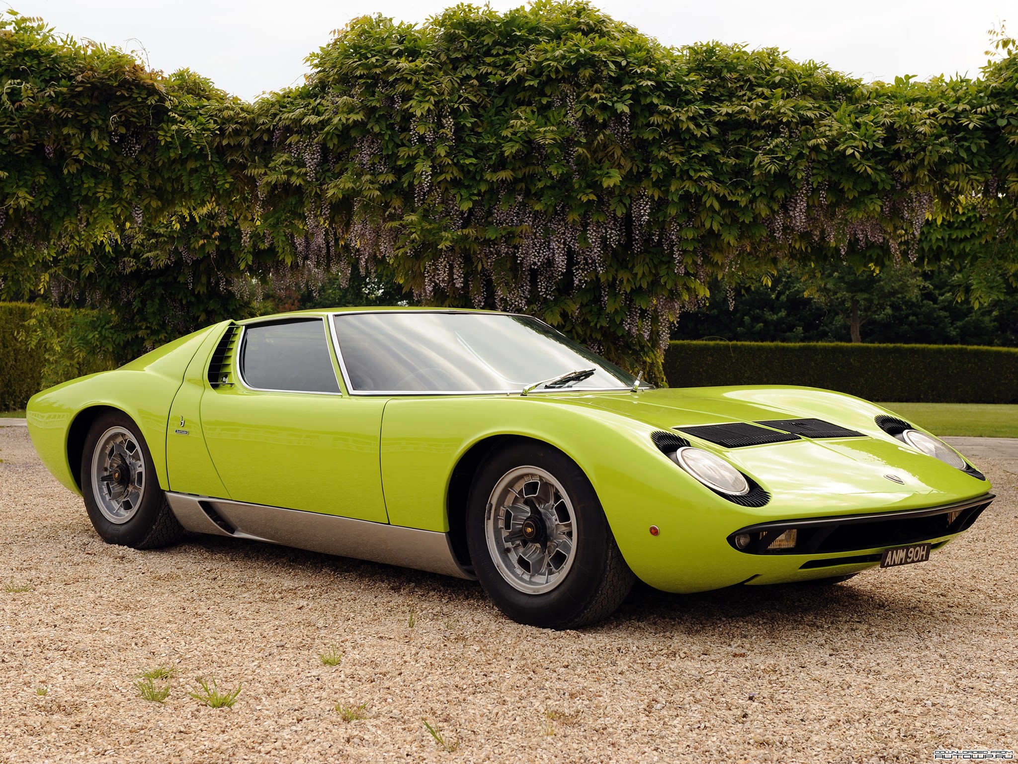 Lime Green Lamborghini Miura S HD Wallpaper