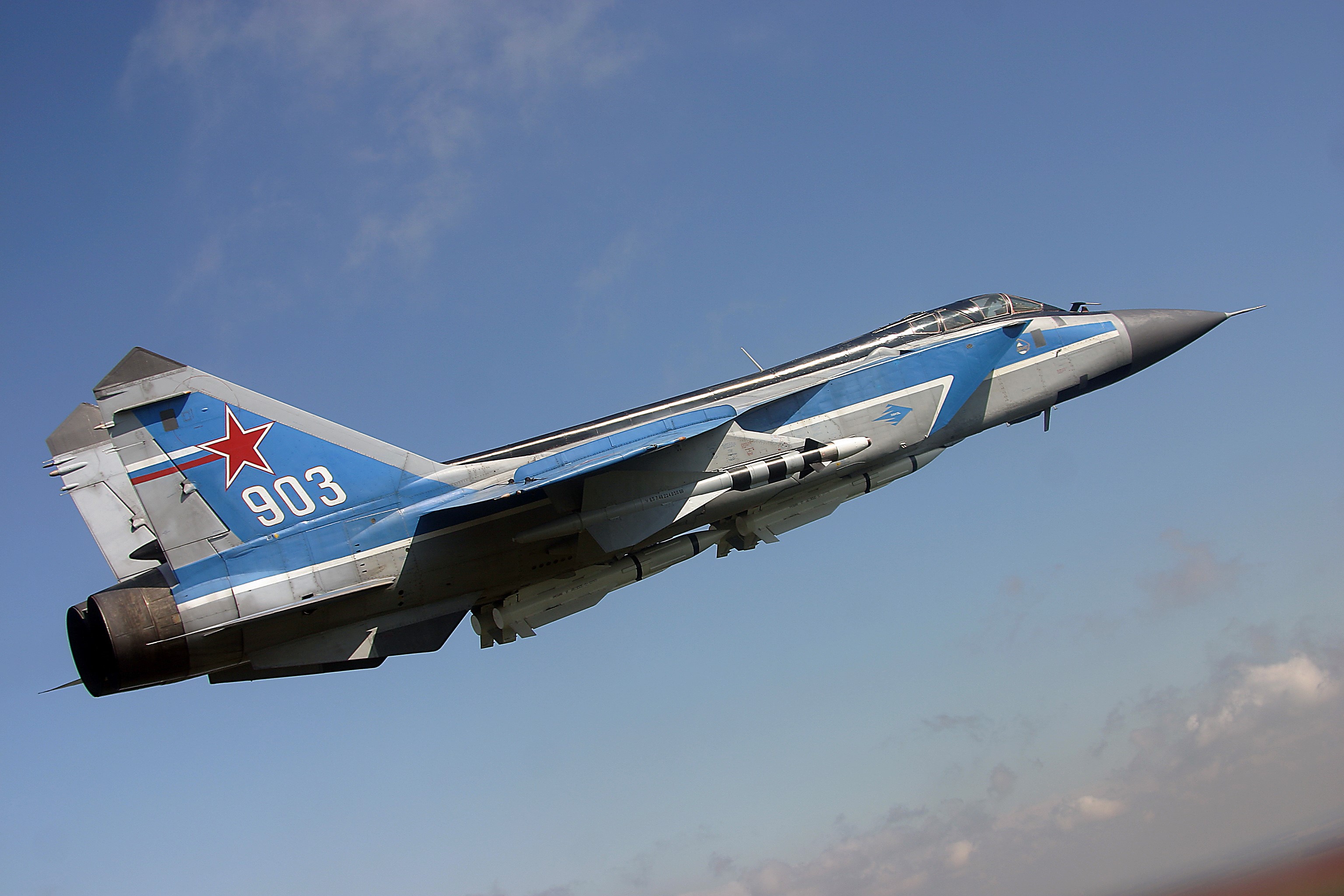 Russian MiG-31 fighter jet in flight HD Wallpaper