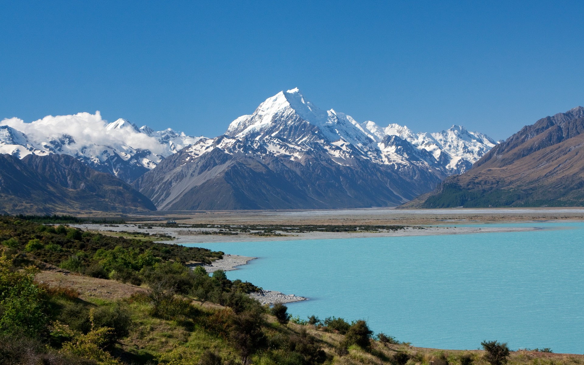 Mount Cook and turquoise lake in New Zealand HD Wallpaper