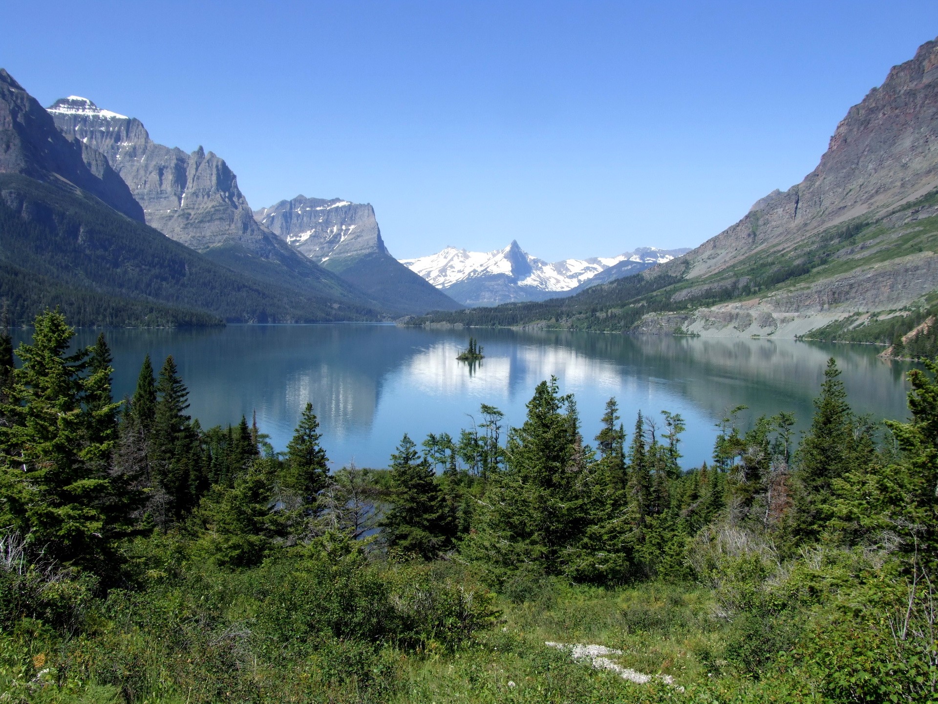 Saint Mary Lake and Mountains in Glacier National Park HD Wallpaper