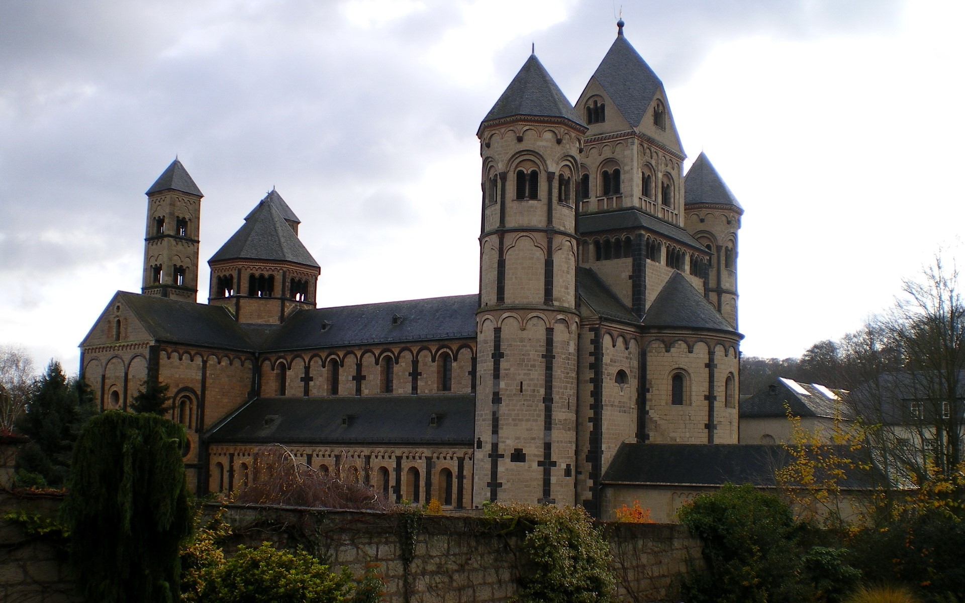 Romanesque Basilica with multiple towers and spires HD Wallpaper