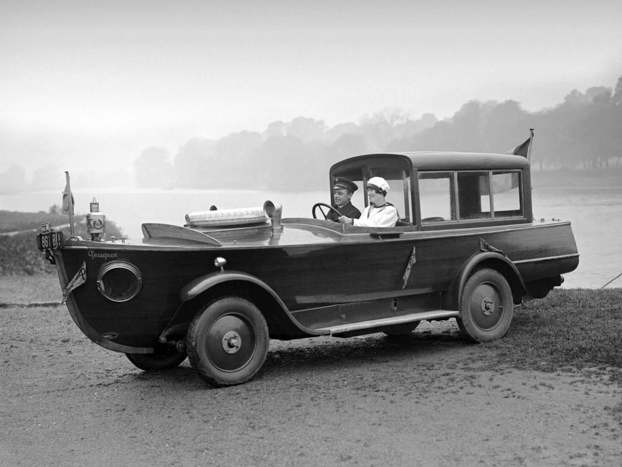 1925 Peugeot Amphibious Motorboat Car HD Wallpaper