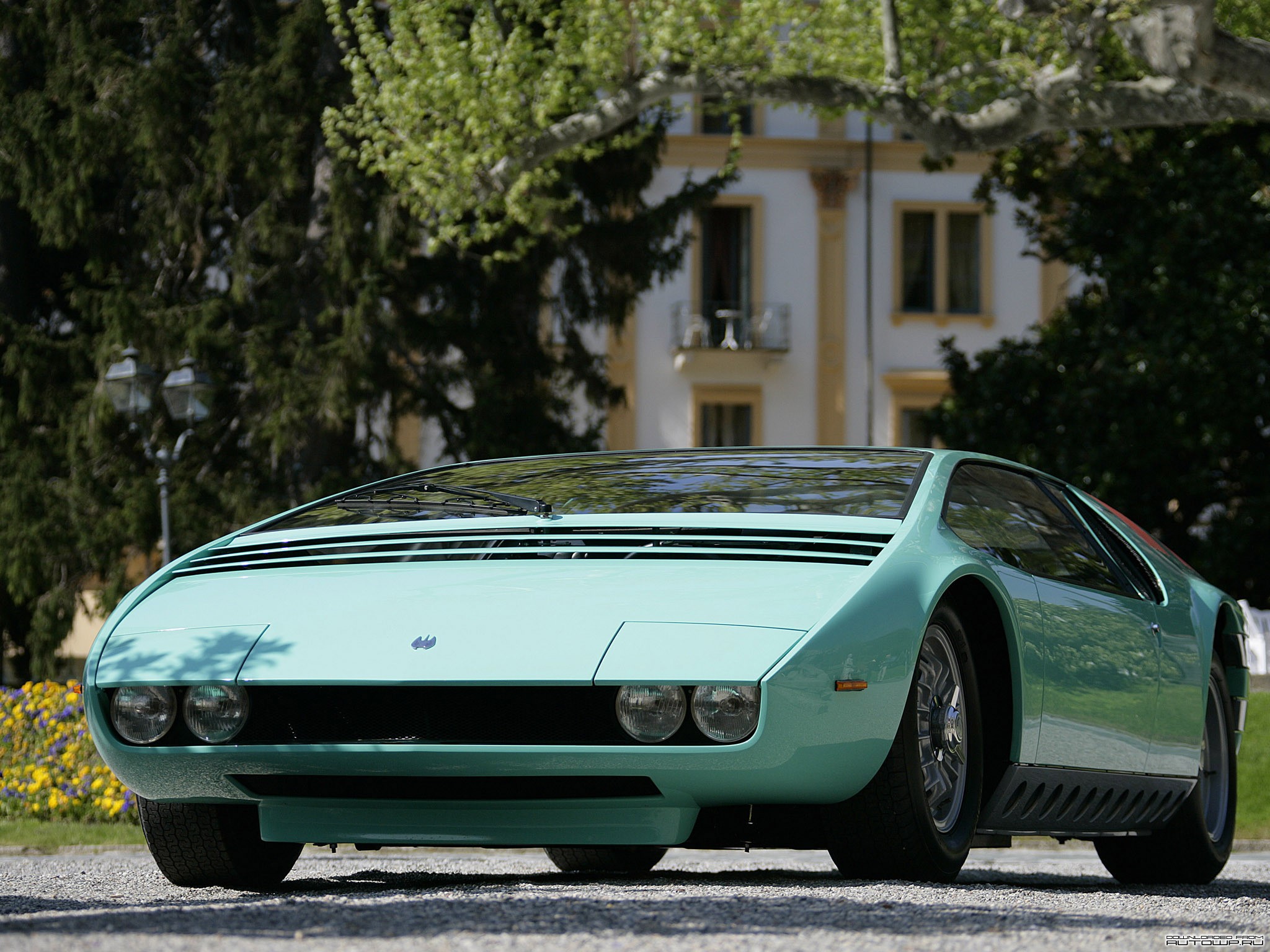 Bizzarrini concept car on display HD Wallpaper