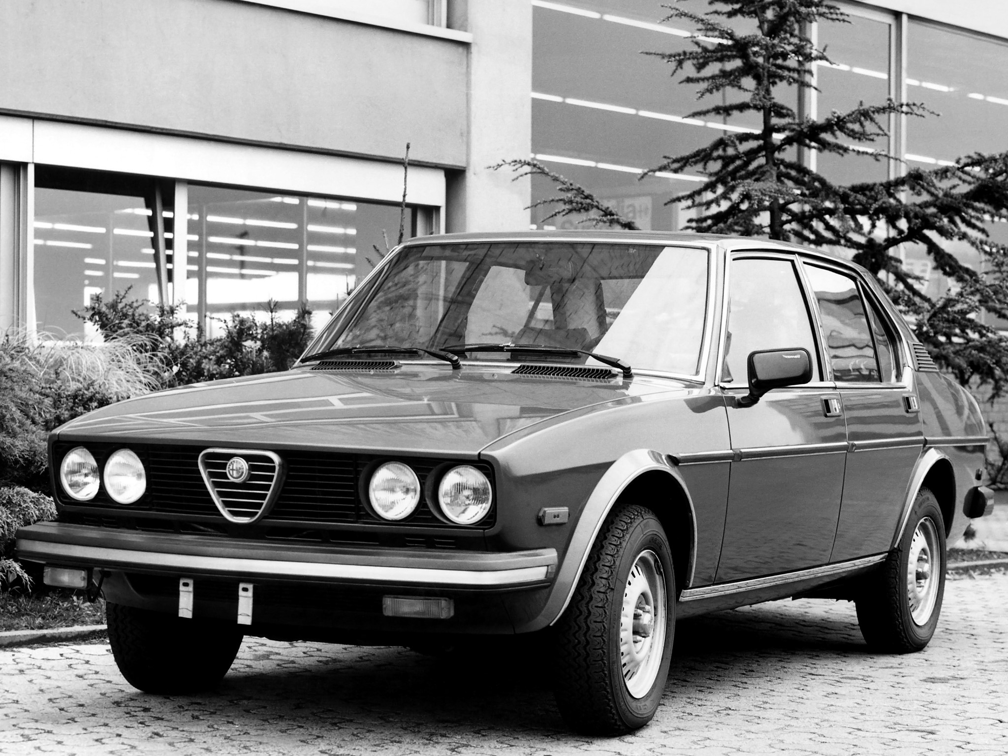Alfa Romeo Alfetta Sedan HD Wallpaper