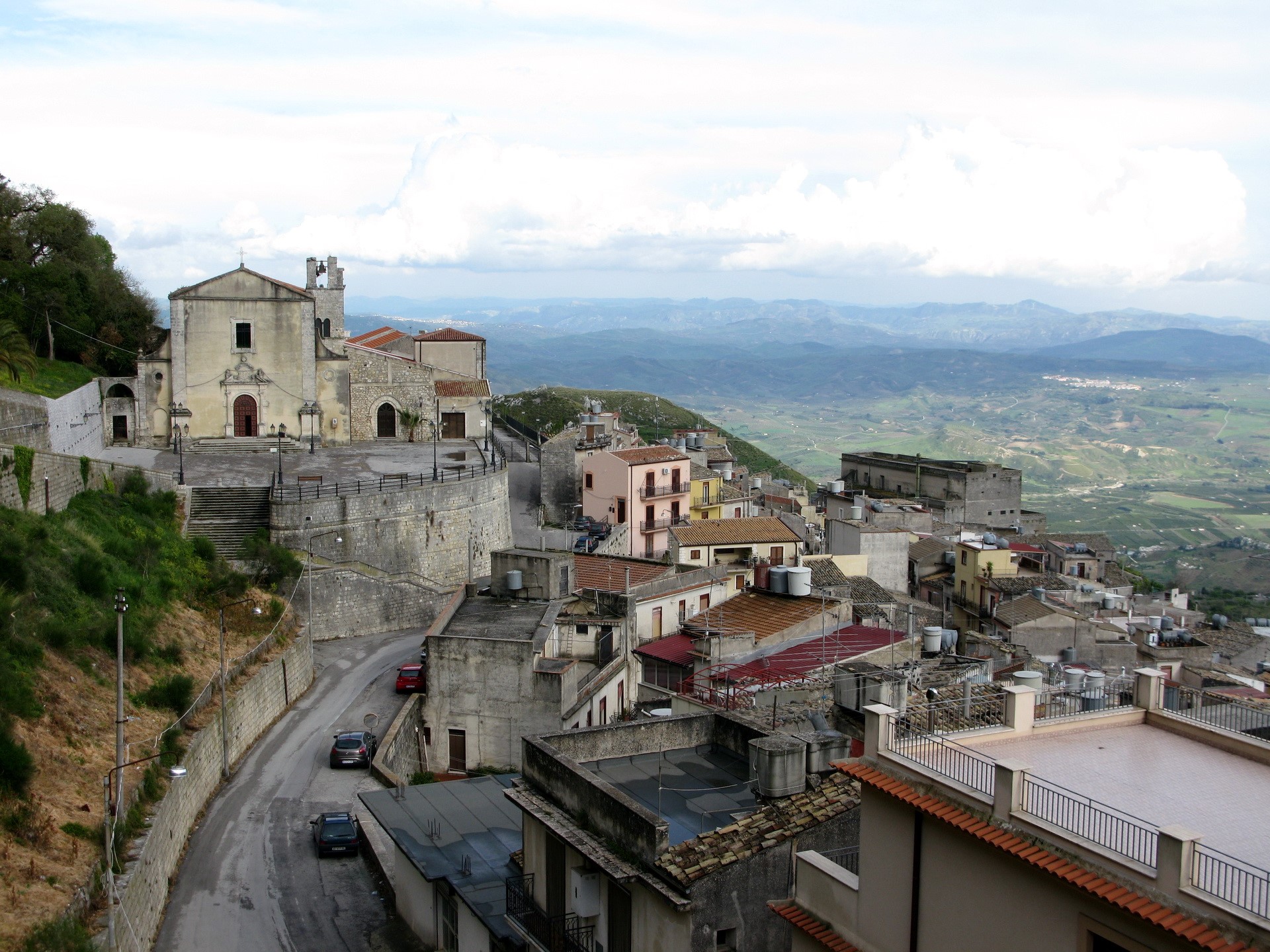 Village on a hill in Italy HD Wallpaper