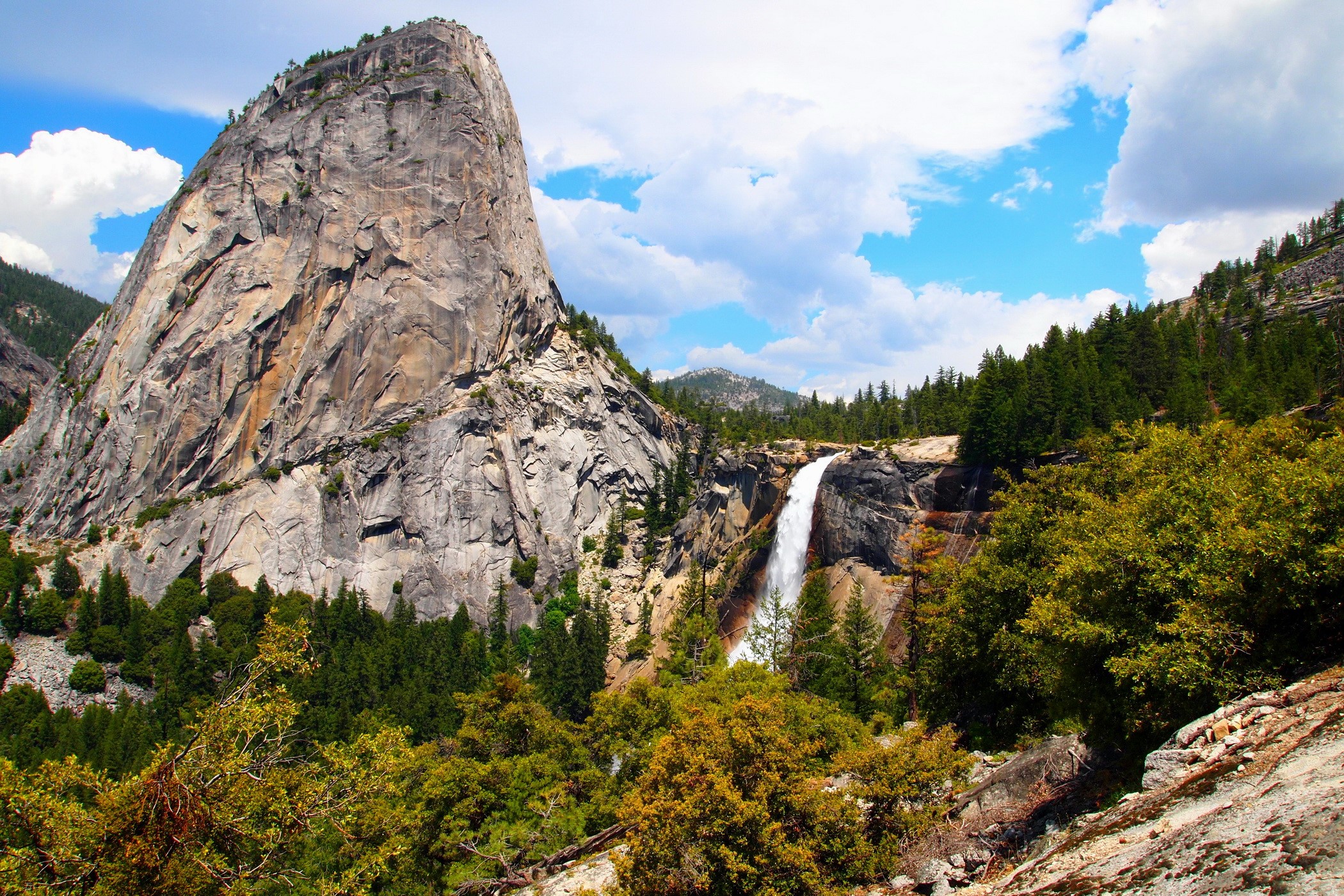Nevada Fall and Liberty Cap in Yosemite National Park, California HD Wallpaper