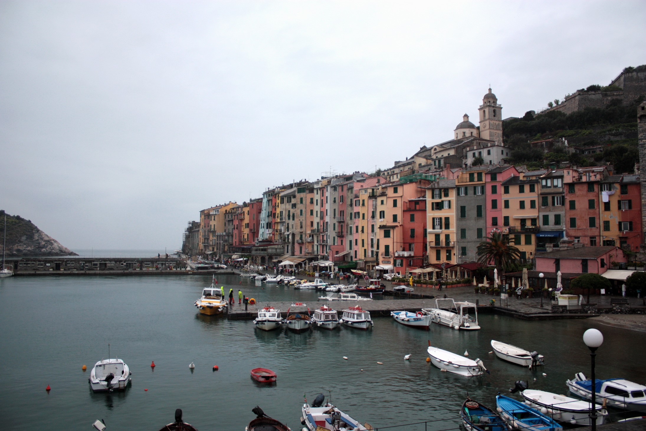 Colorful buildings and boats in a harbor in Italy HD Wallpaper