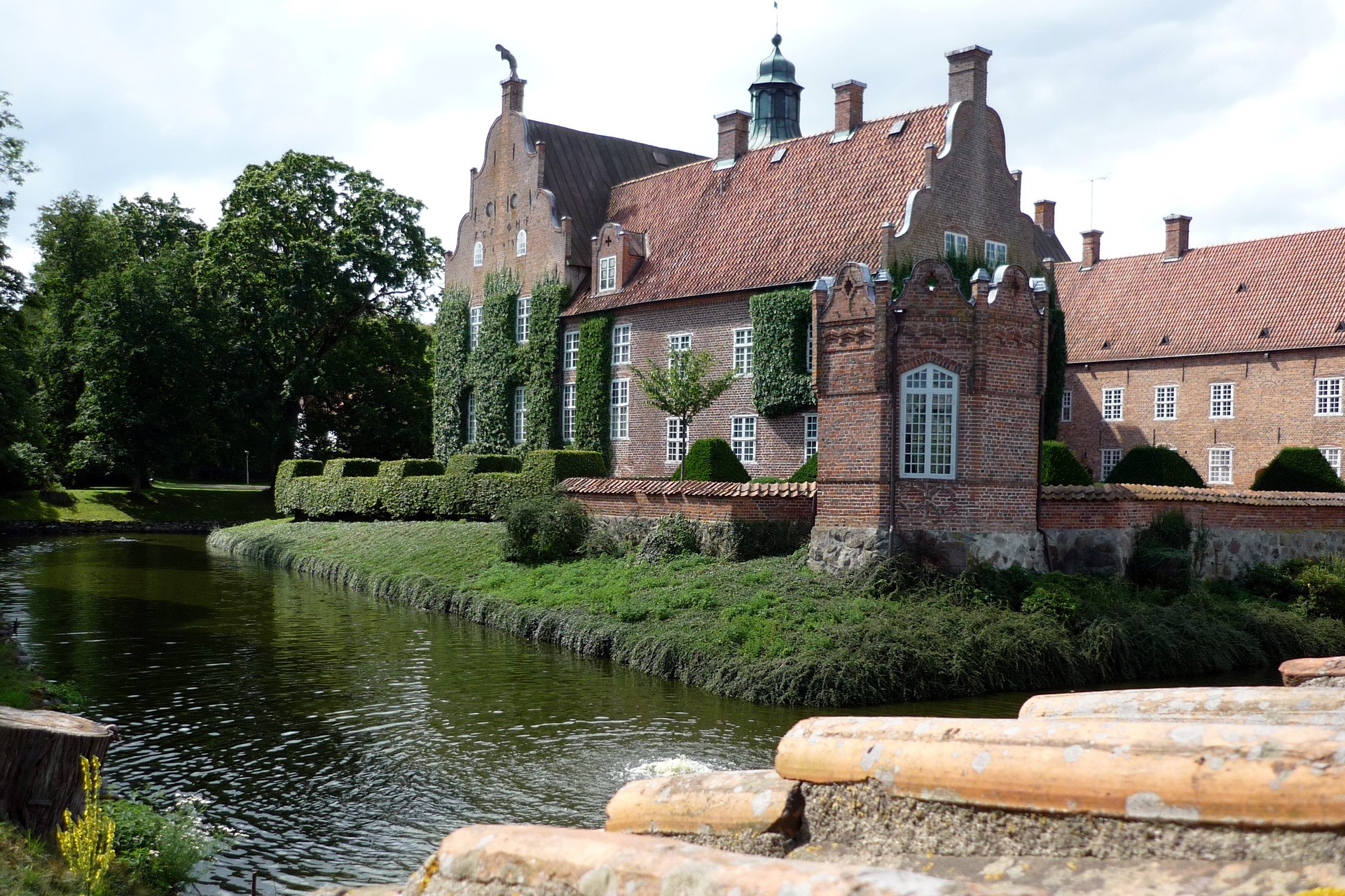Trolle Ljungby Castle, Sweden HD Wallpaper