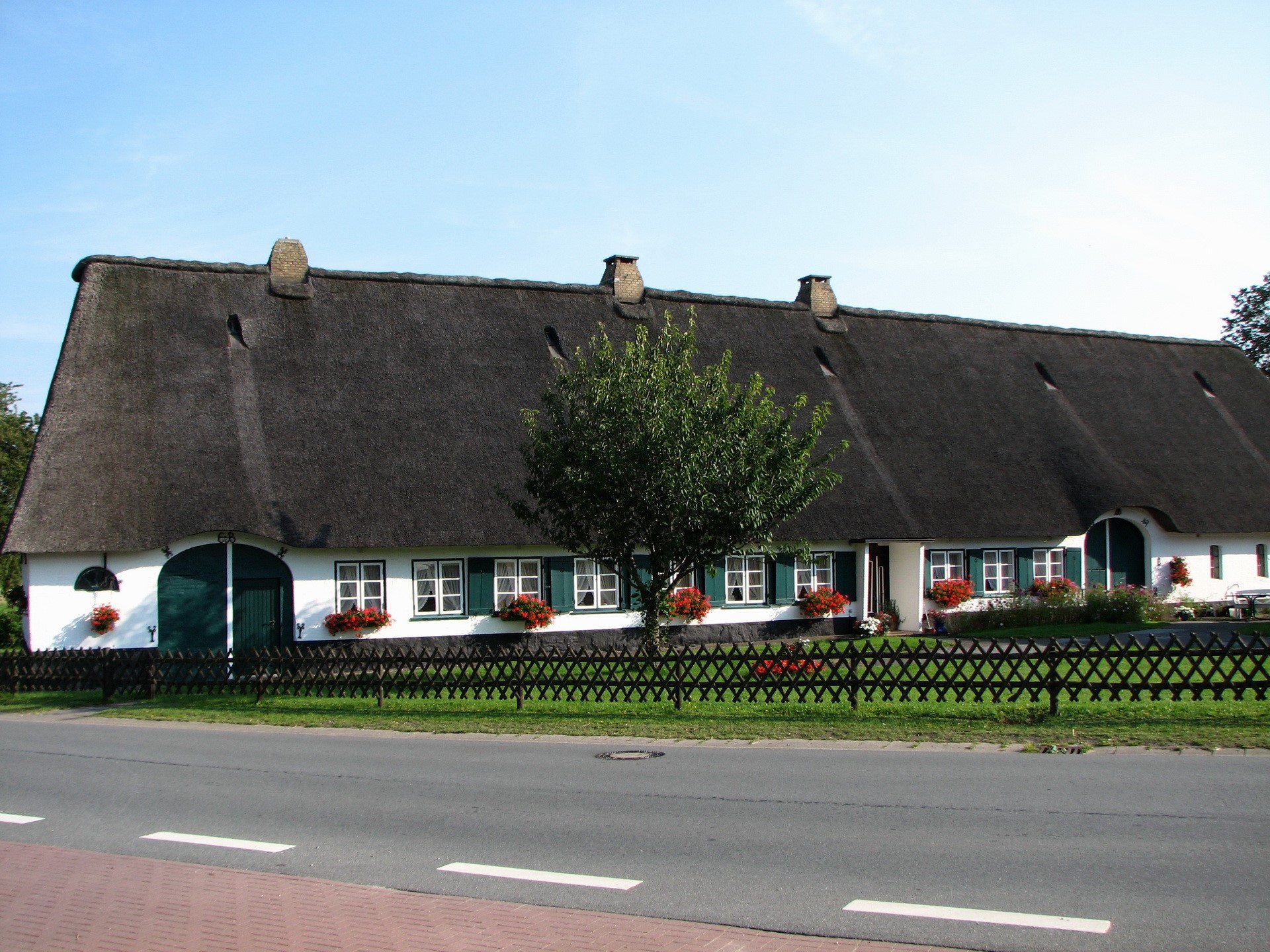 Thatched roof farmhouse in Germany HD Wallpaper