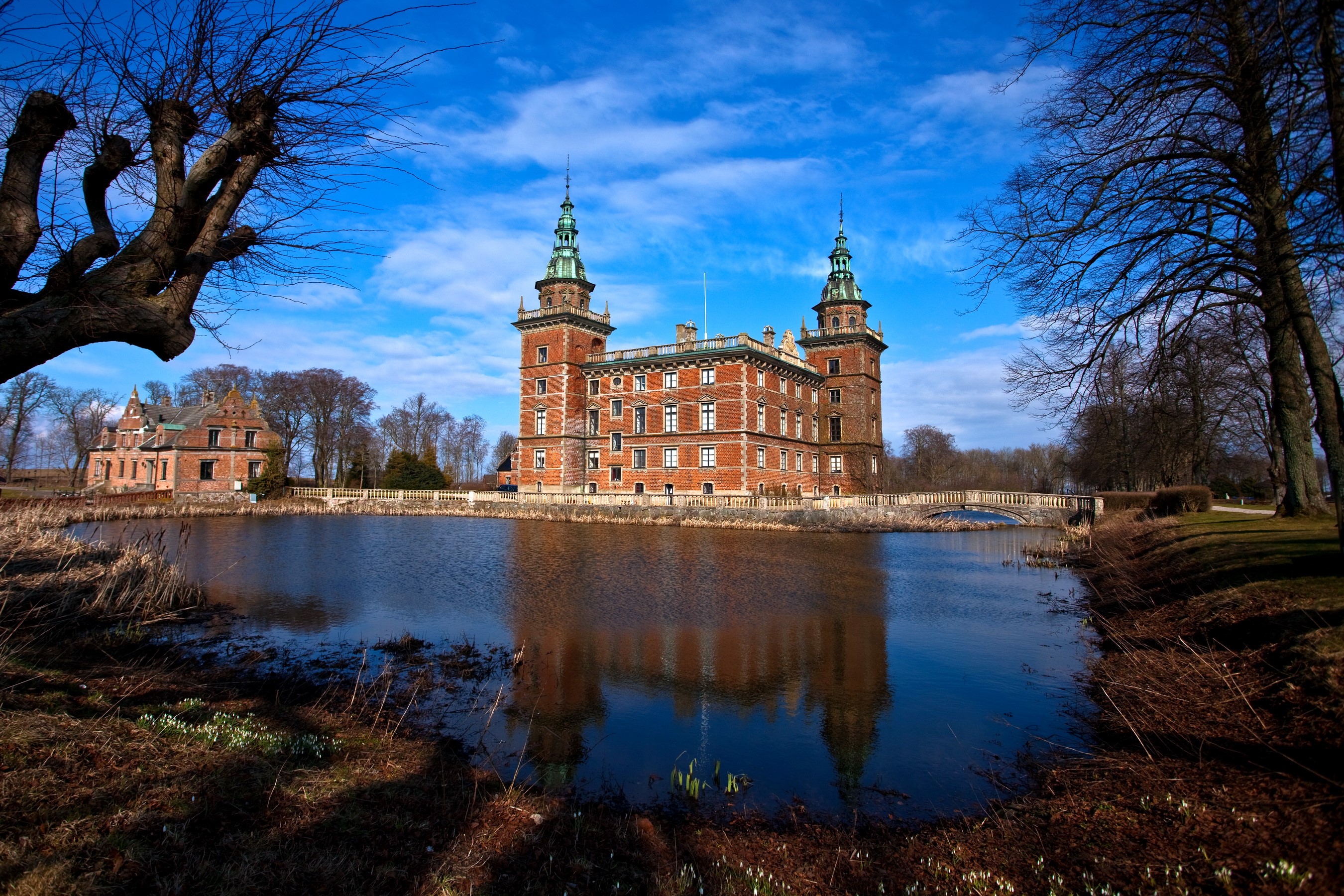 Trolle Ljungby Castle in Sweden reflected in water HD Wallpaper