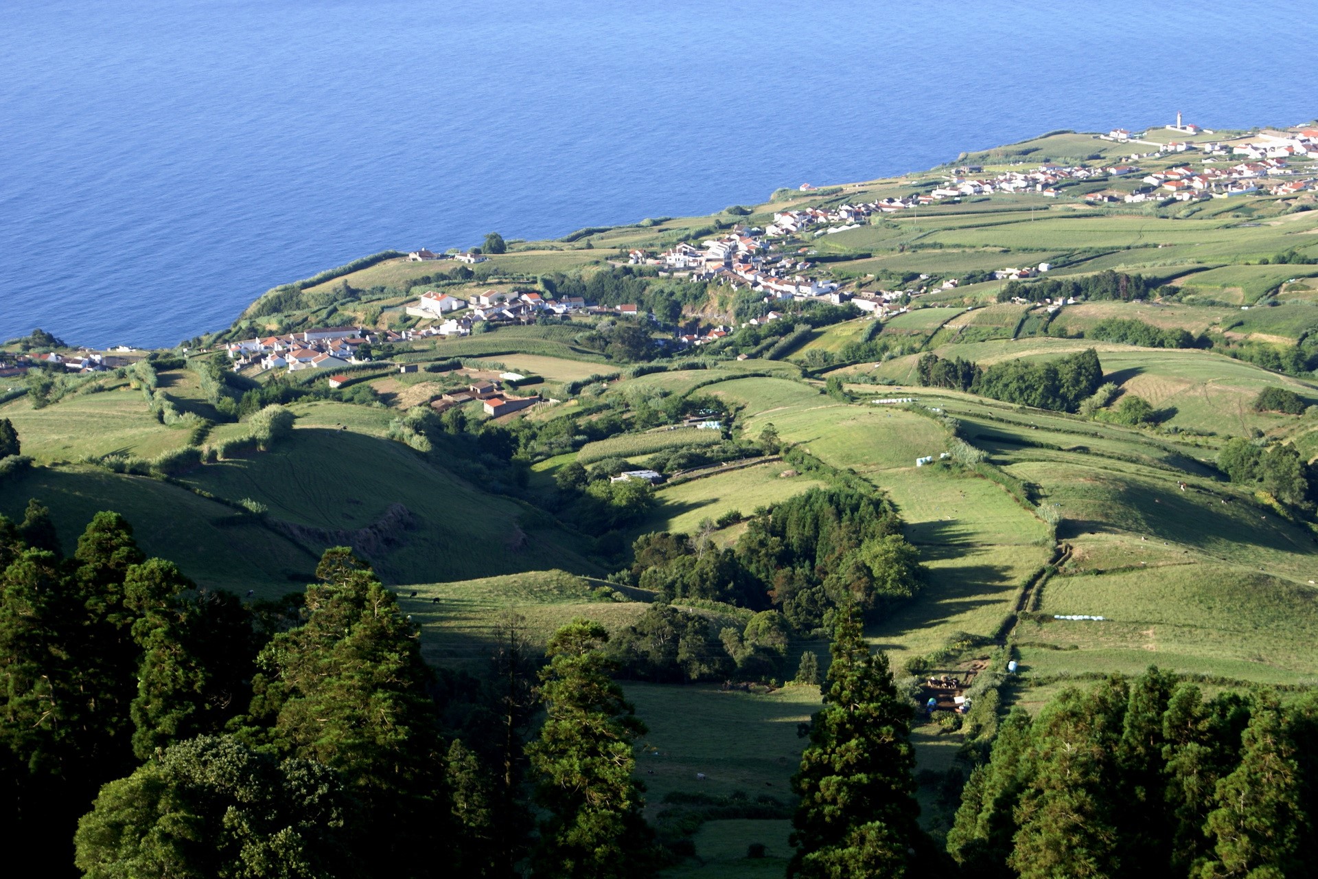 Coastal village and rolling green hills in Portugal HD Wallpaper