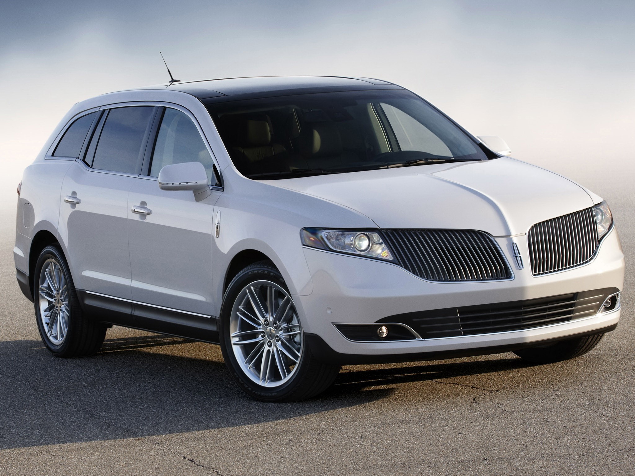 White Lincoln MKX SUV HD Wallpaper