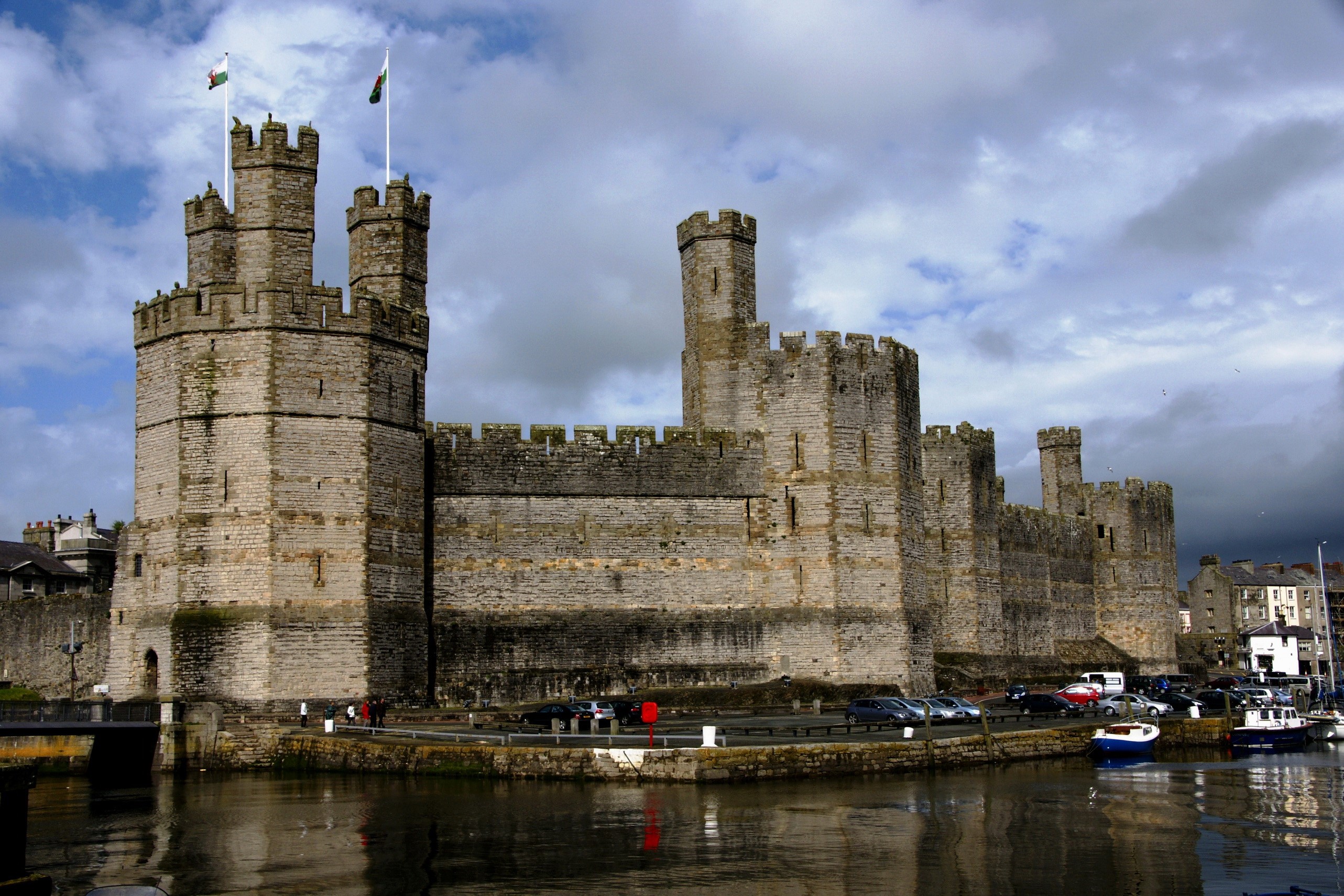 Caernarfon Castle, United Kingdom HD Wallpaper