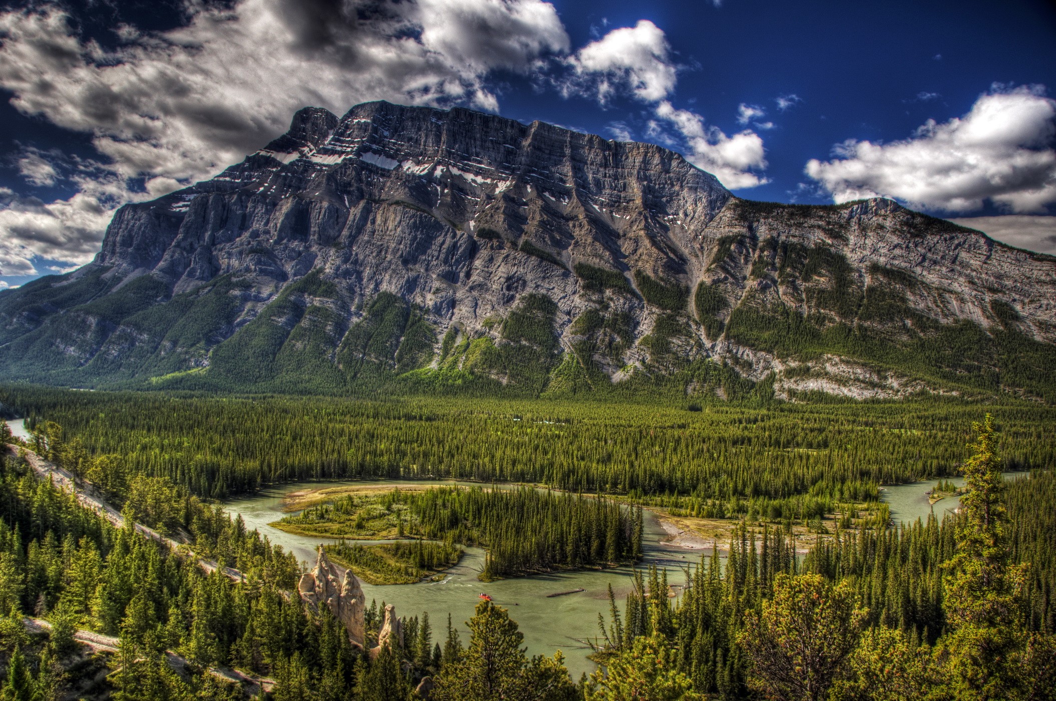 Mount Rundle and Bow River in Banff National Park, Alberta HD Wallpaper