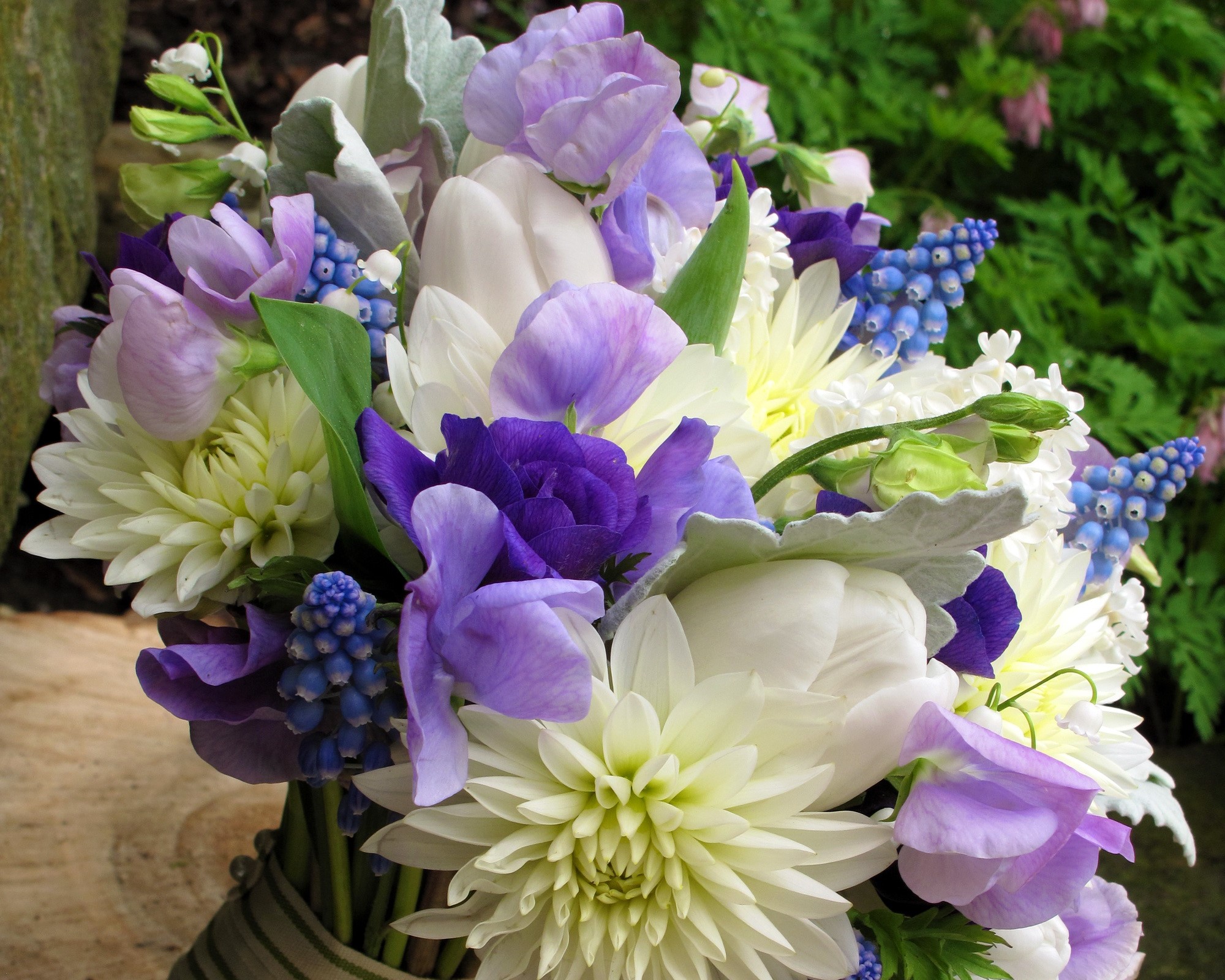 Purple and white flower bouquet HD Wallpaper