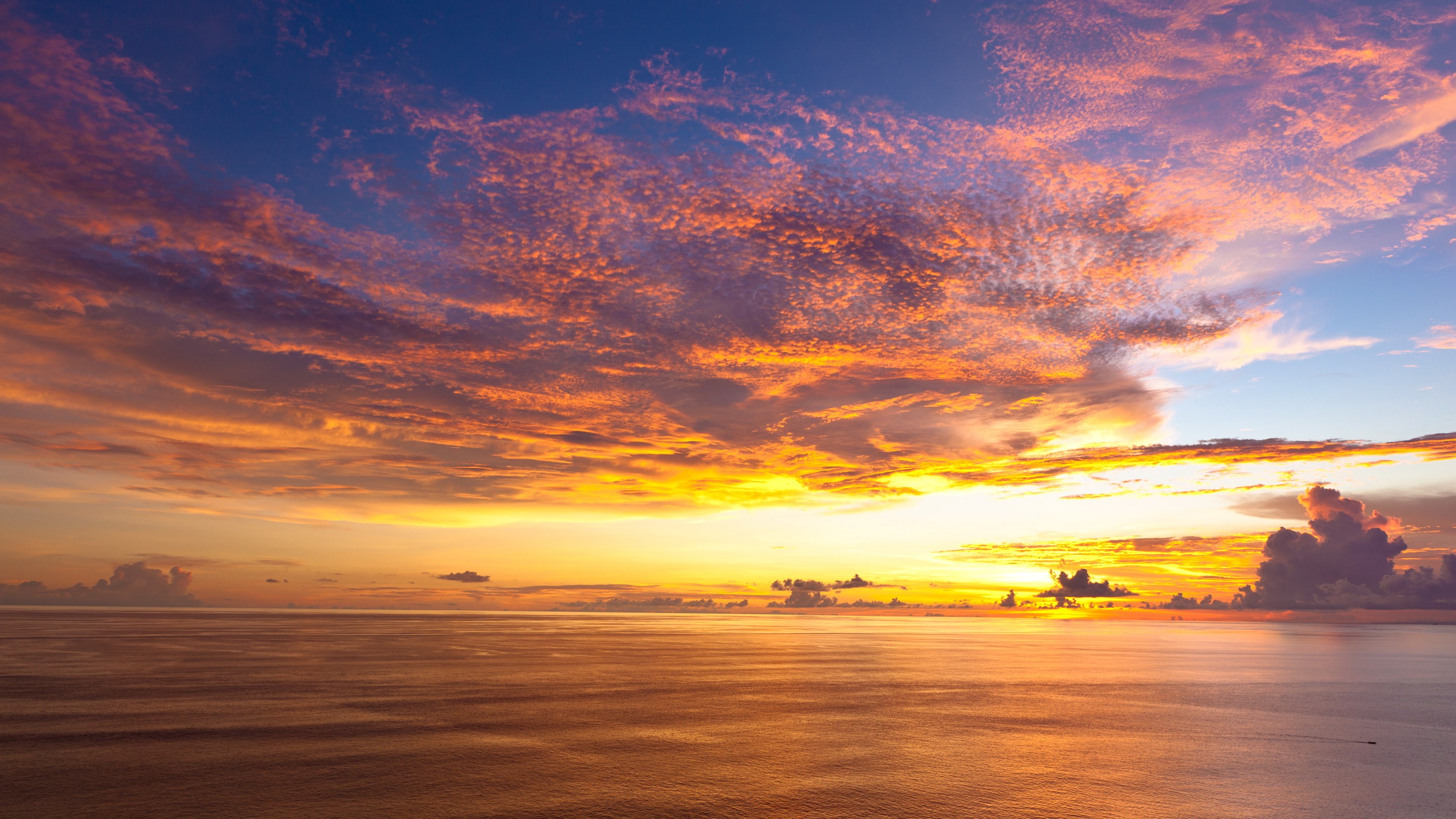 Ocean sunset with colorful clouds HD Wallpaper