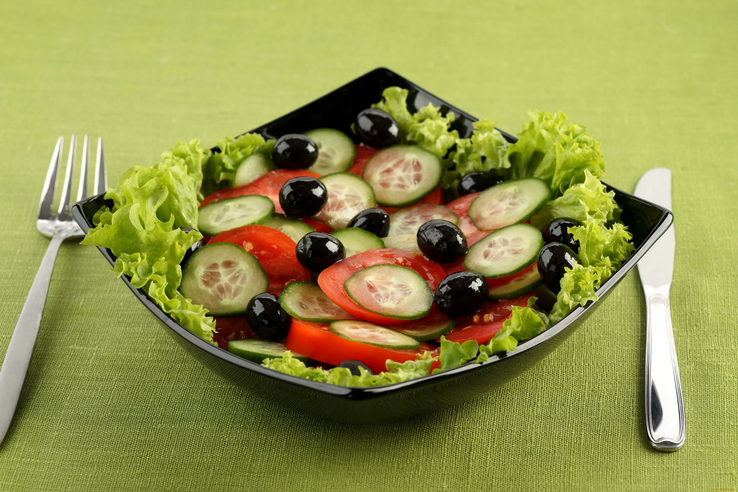Greek Salad with Olives, Cucumbers, and Tomatoes HD Wallpaper