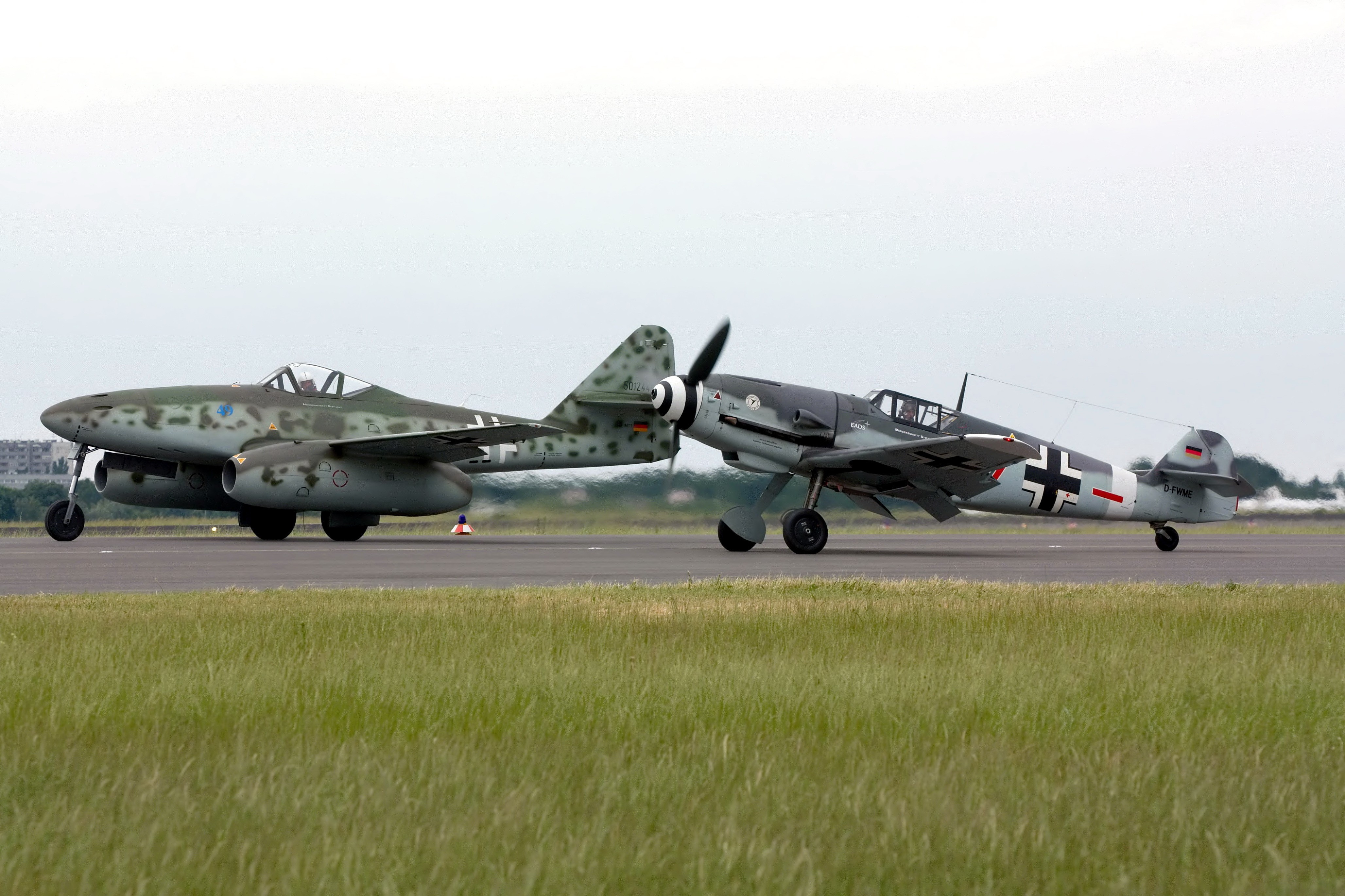 Messerschmitt Me 262 and Bf 109 G4 Airplanes HD Wallpaper