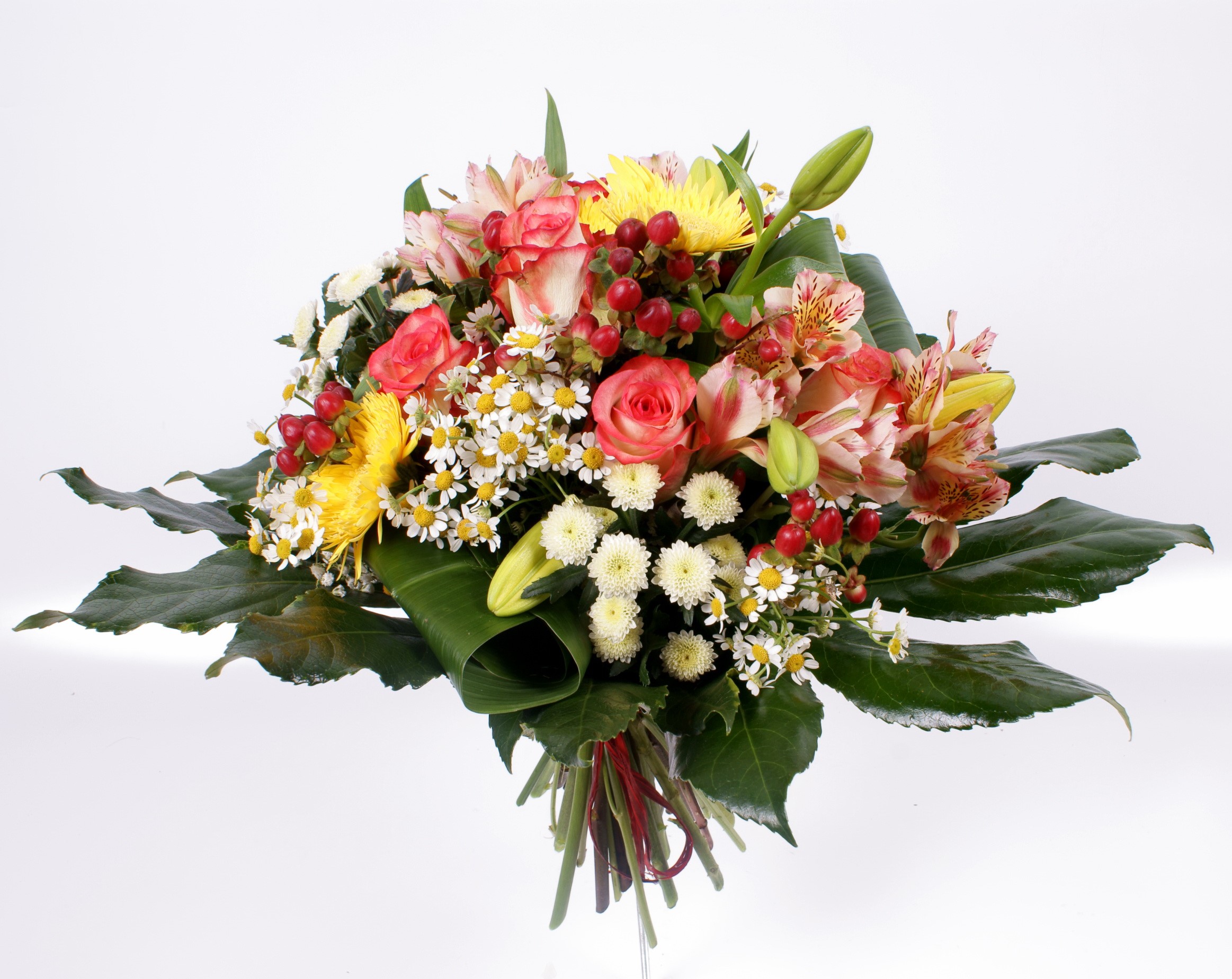 Bouquet of assorted flowers and berries HD Wallpaper