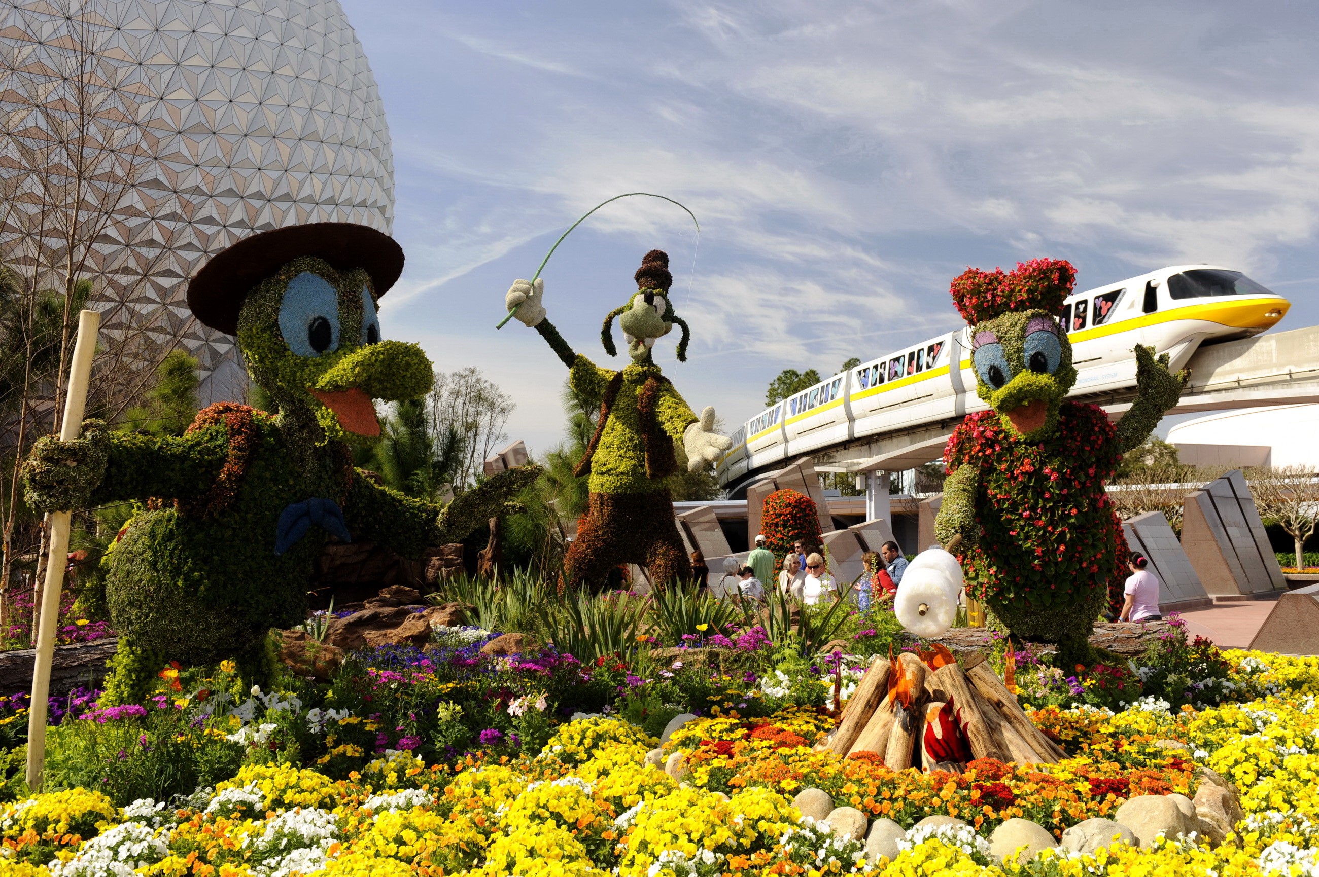 Donald Duck, Goofy, and Daisy Duck topiary at Epcot HD Wallpaper