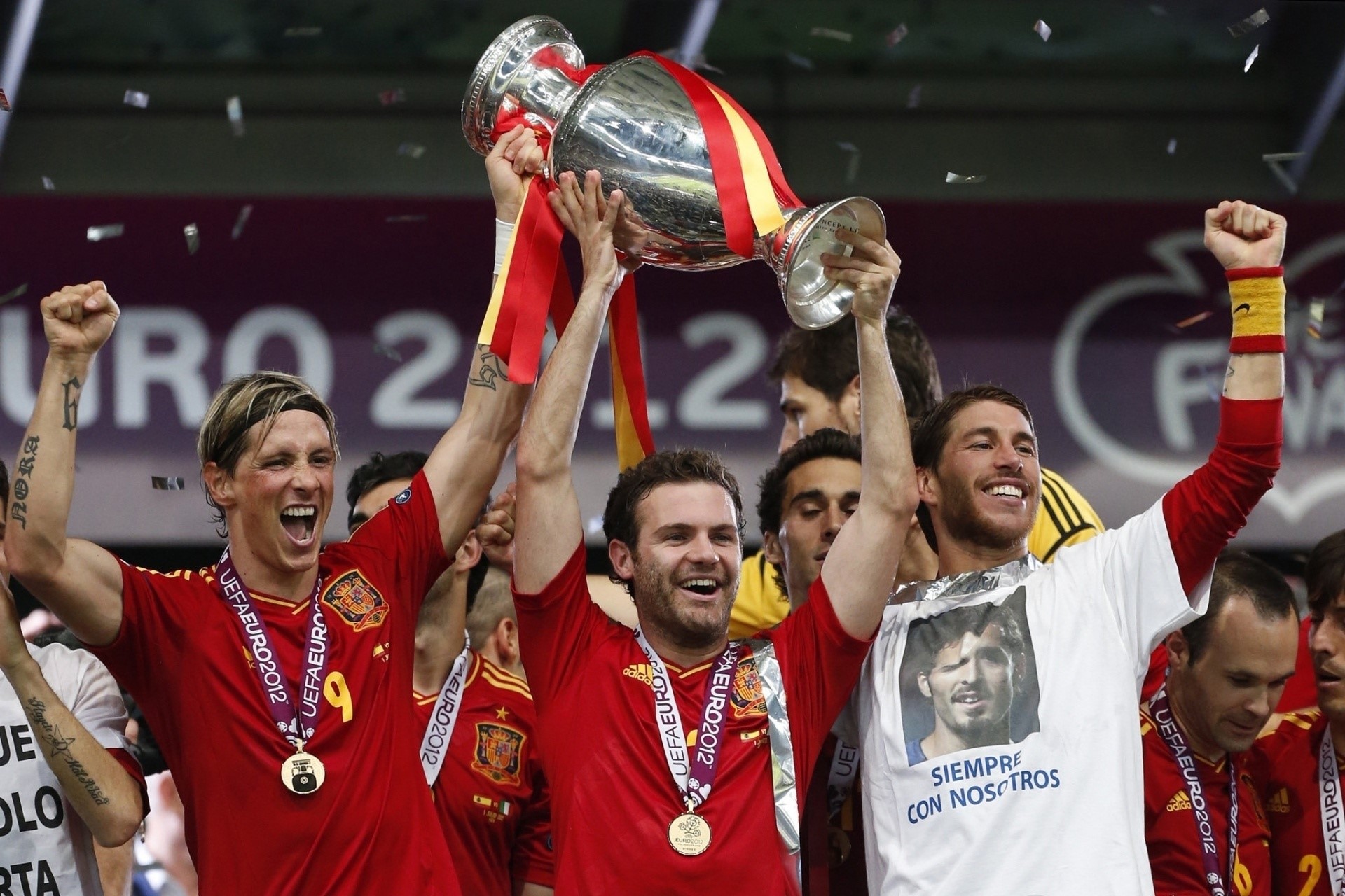 Spain Football Team celebrating Euro 2012 victory with trophy HD Wallpaper