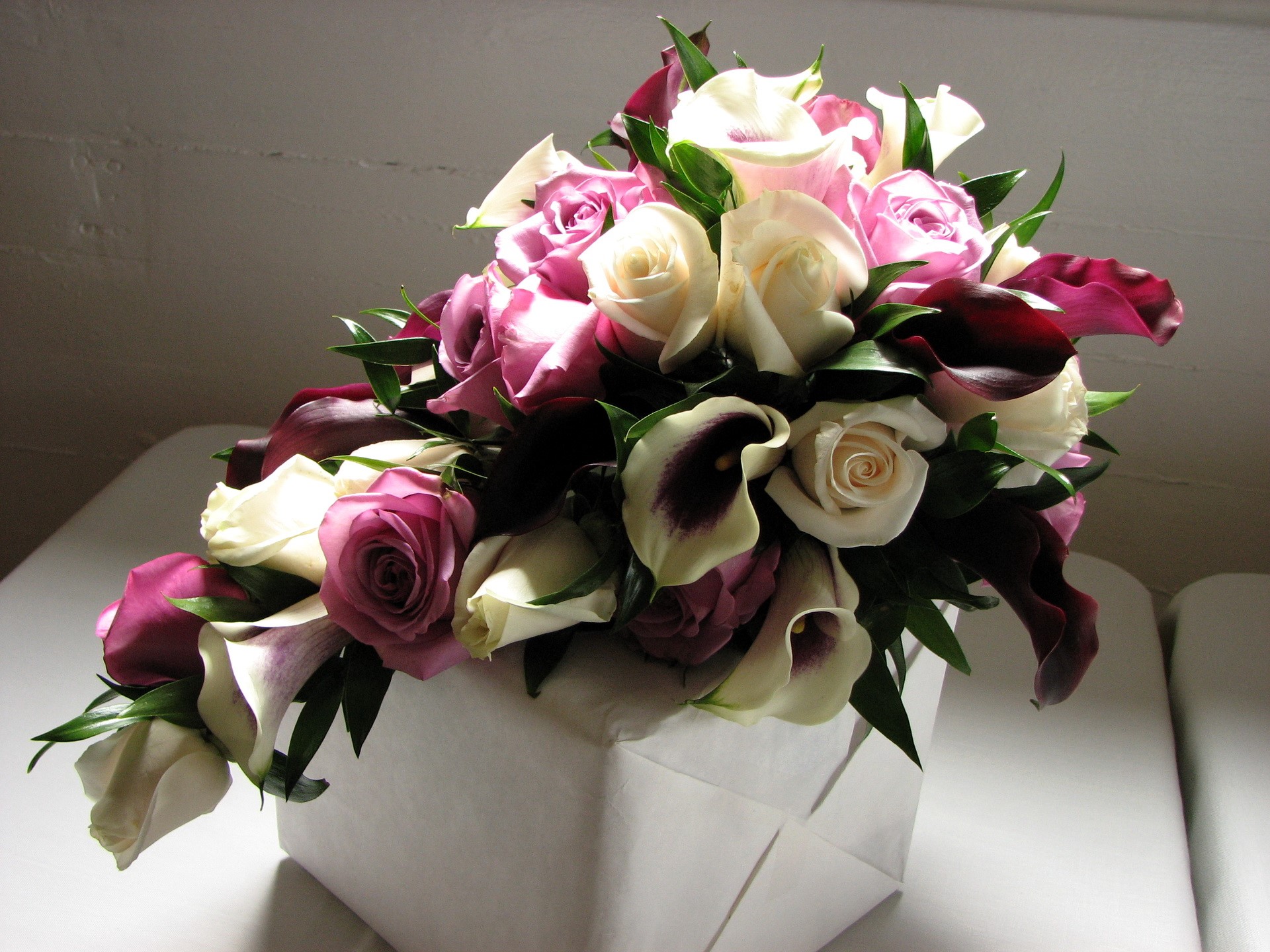 Bouquet of Roses and Calla Lilies HD Wallpaper