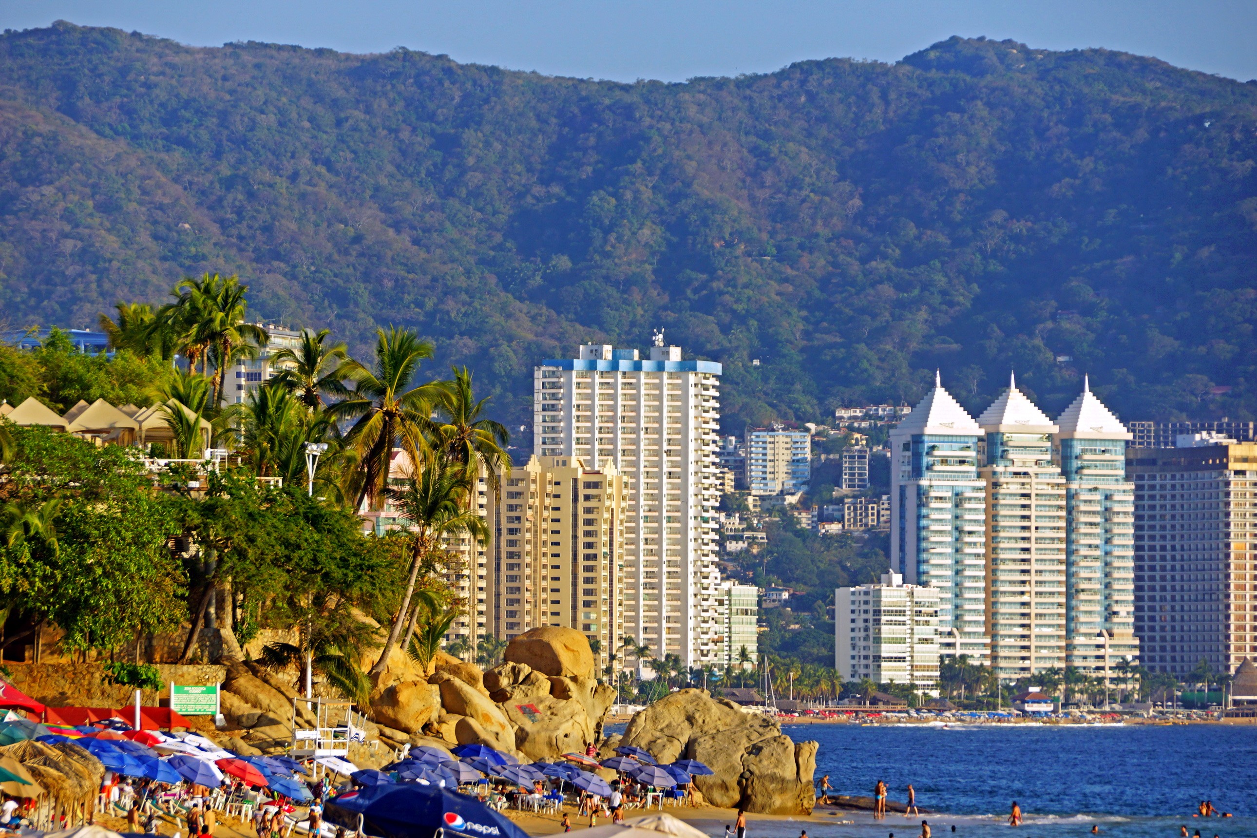 Acapulco Bay with mountains and hotels, Mexico HD Wallpaper