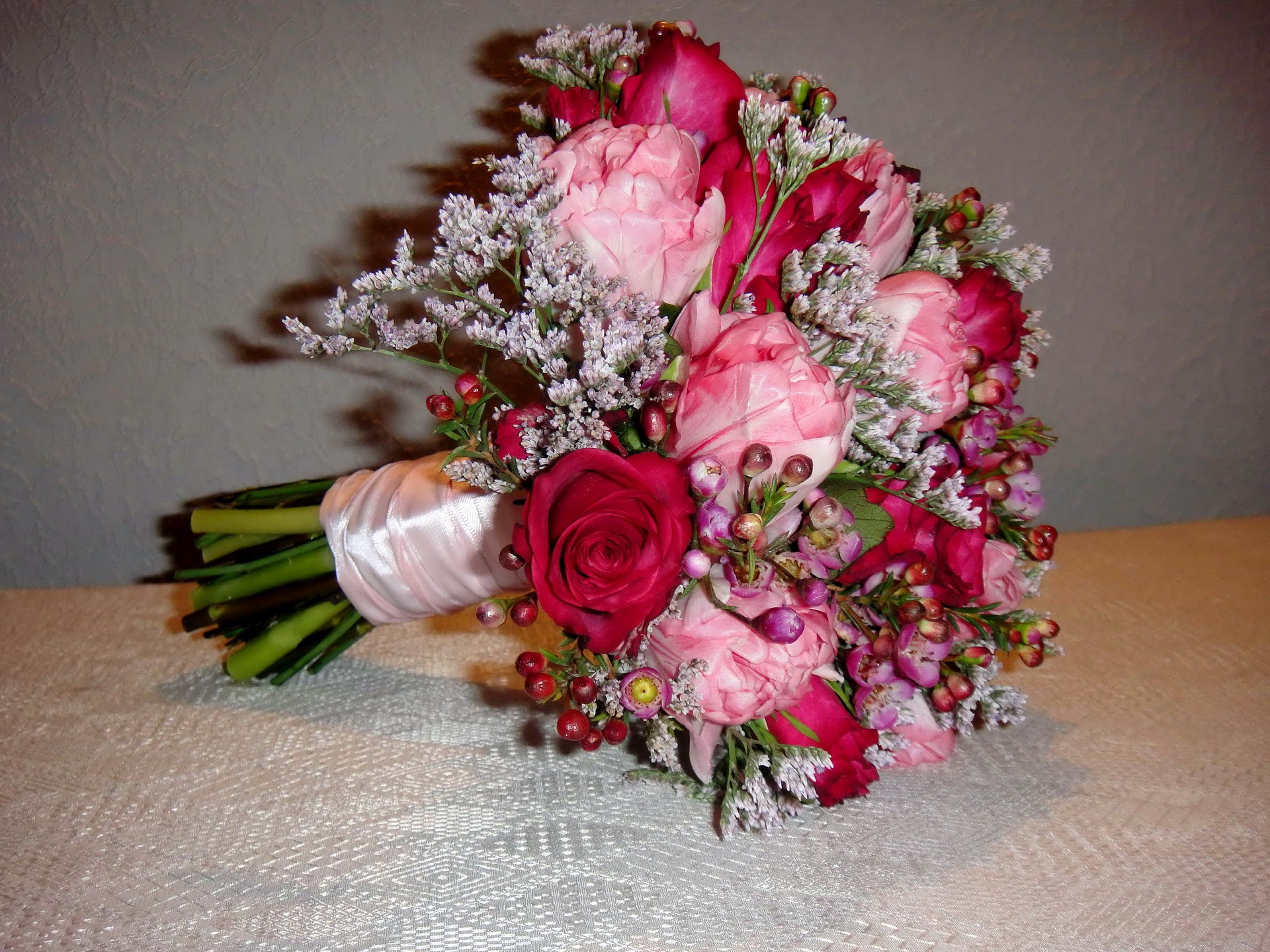 Wedding bouquet with pink and red roses HD Wallpaper