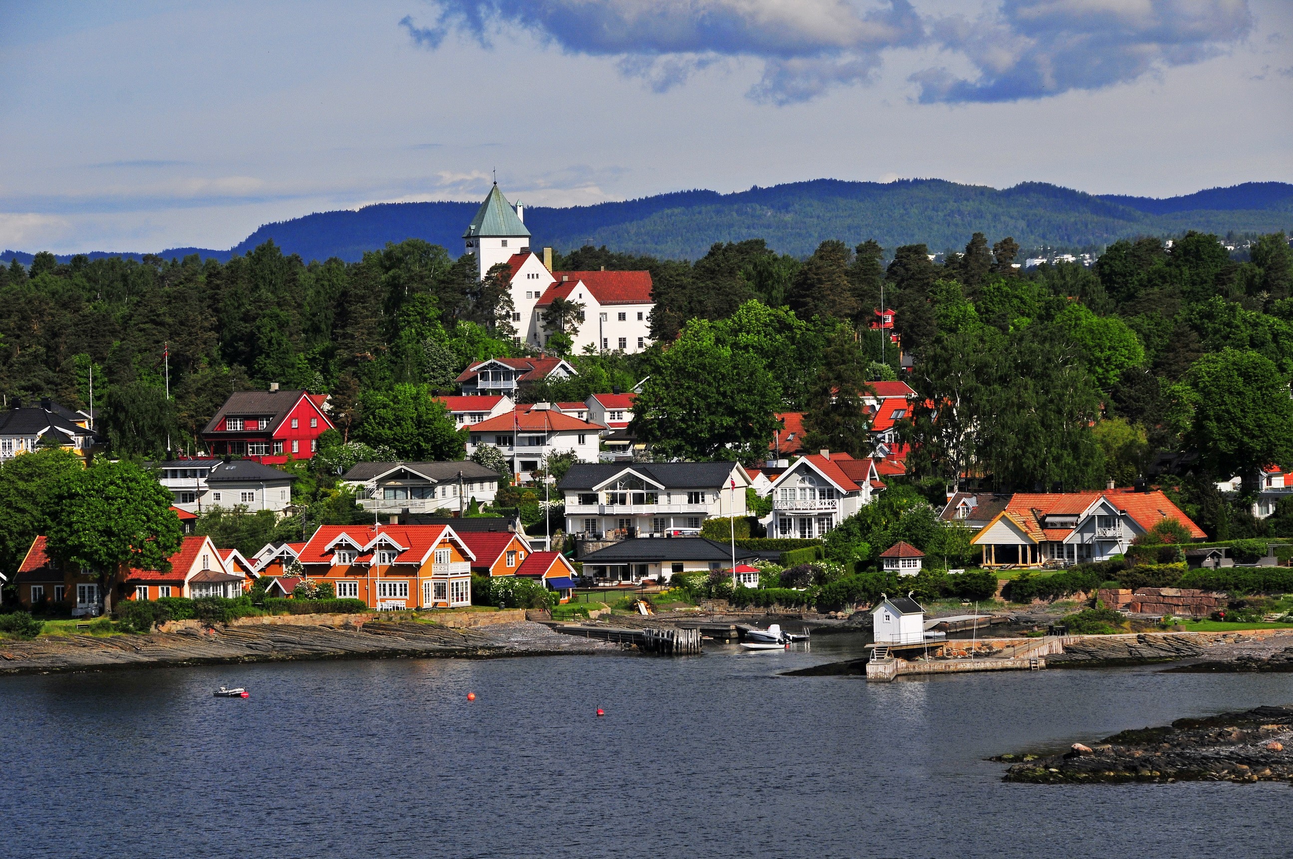 Coastal town with houses and a church in Norway HD Wallpaper