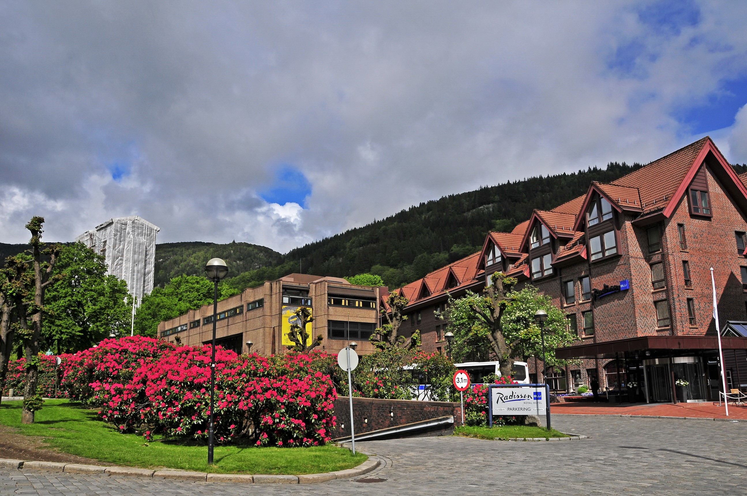 Radisson Blu Hotel Parkering, Bergen, Norway HD Wallpaper