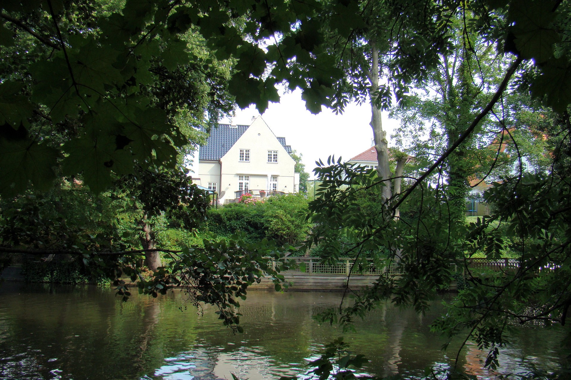 House by the canal in Denmark HD Wallpaper