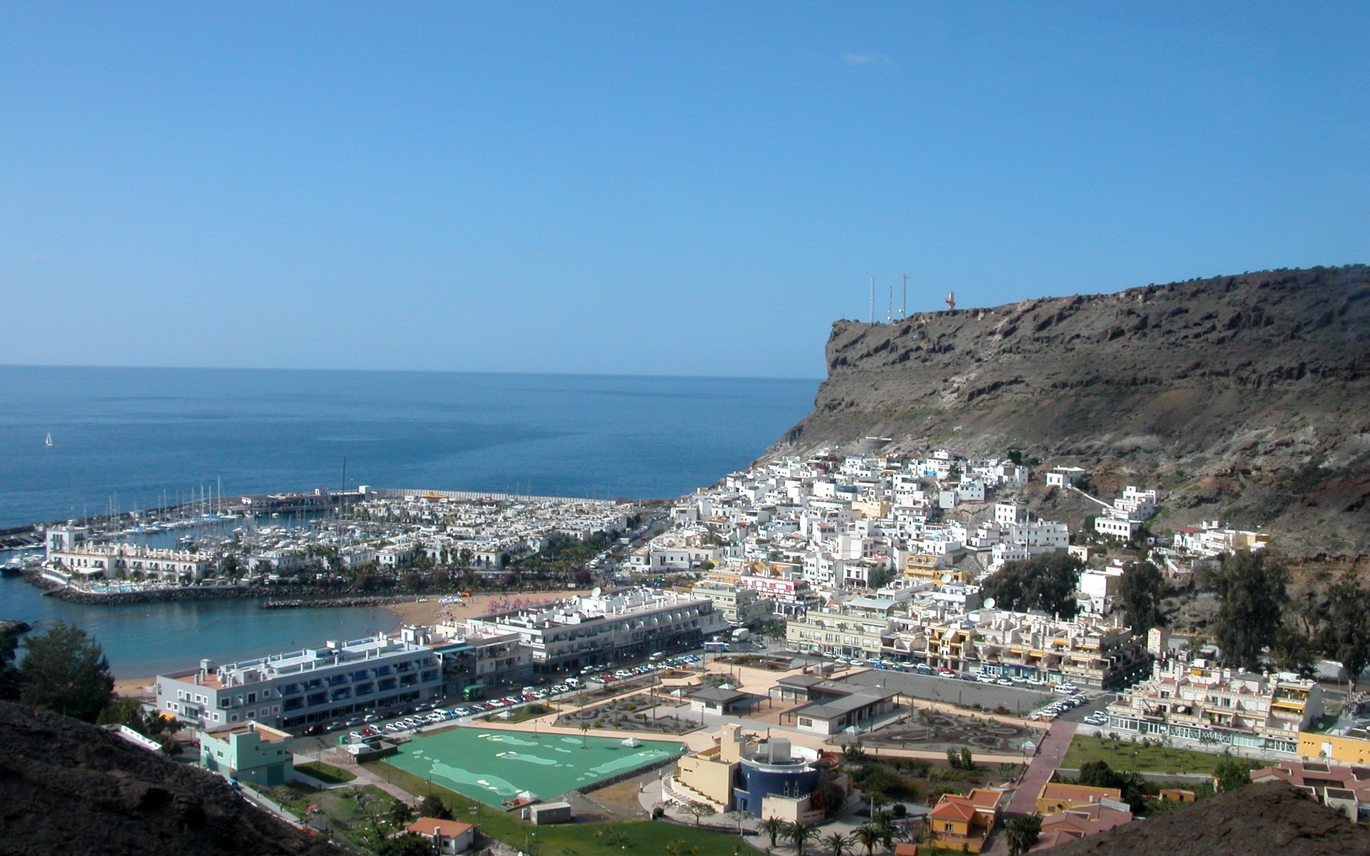 Coastal town with marina and cliffs, Canary Islands, Spain HD Wallpaper