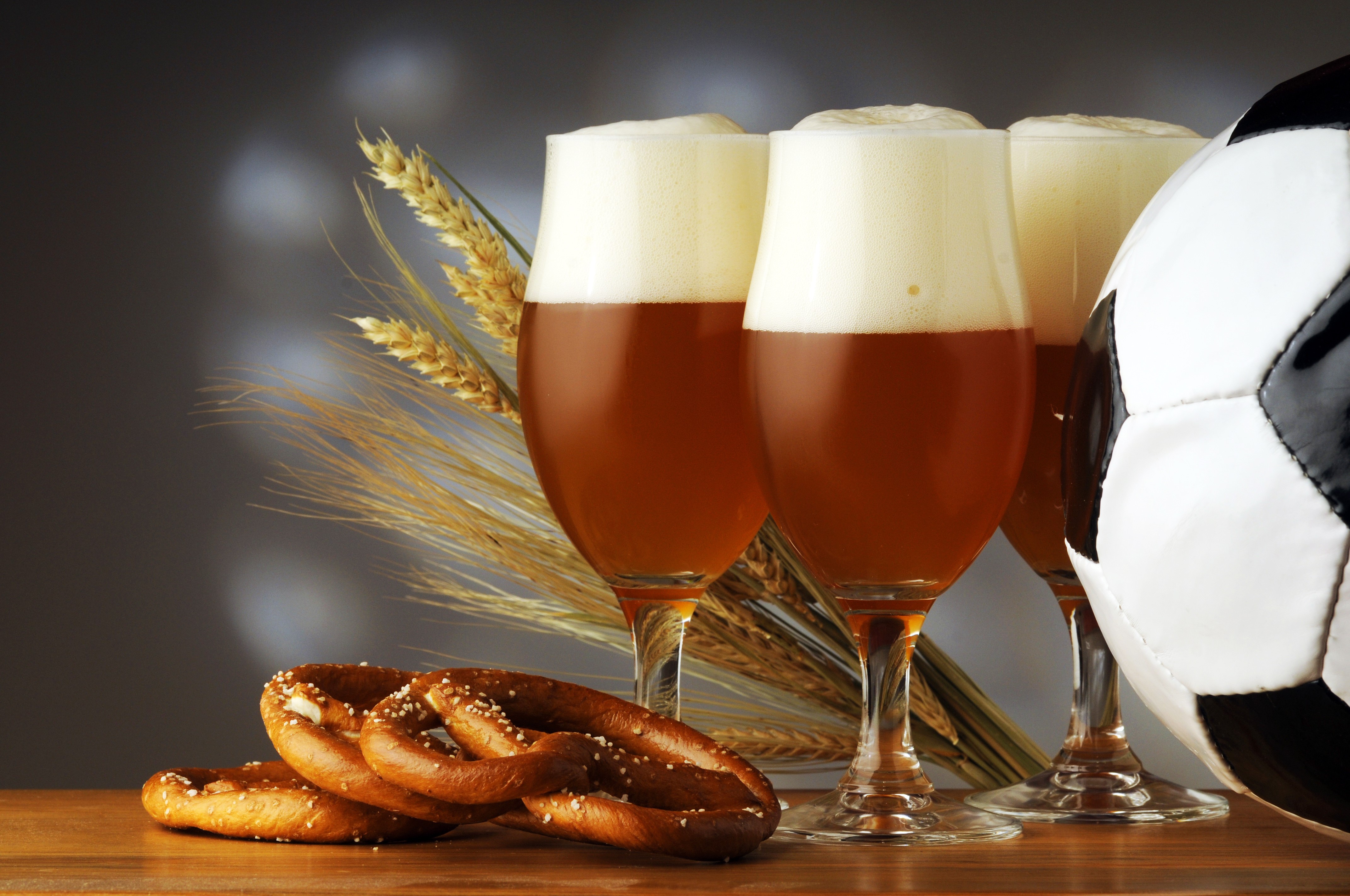Beer glasses with pretzels and soccer ball HD Wallpaper