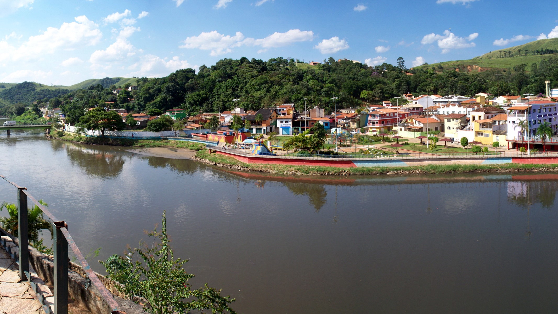 Town on a riverbank in Brazil HD Wallpaper