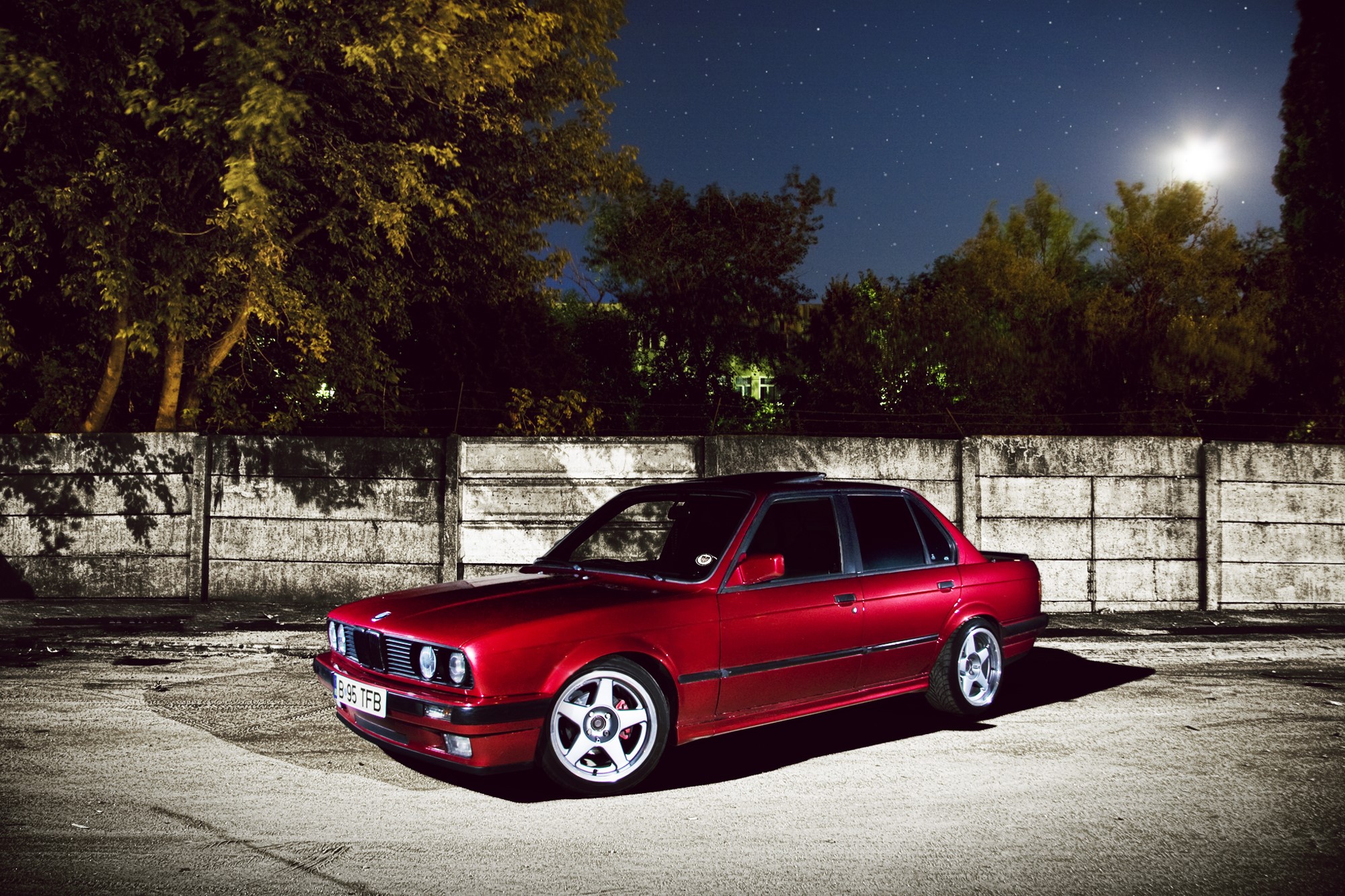 Red BMW E30 sedan parked at night HD Wallpaper