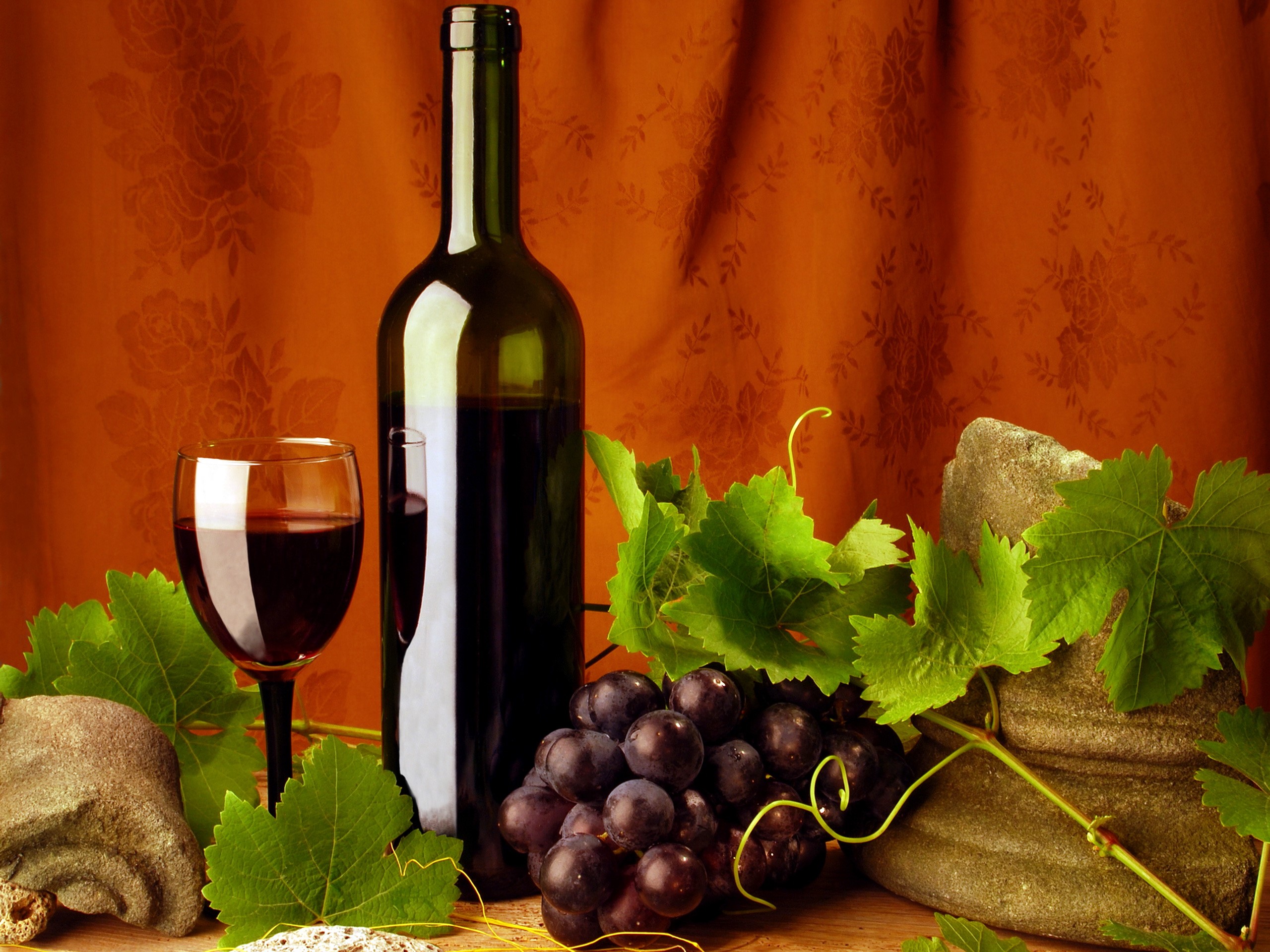 Bottle of wine with grapes and glass HD Wallpaper