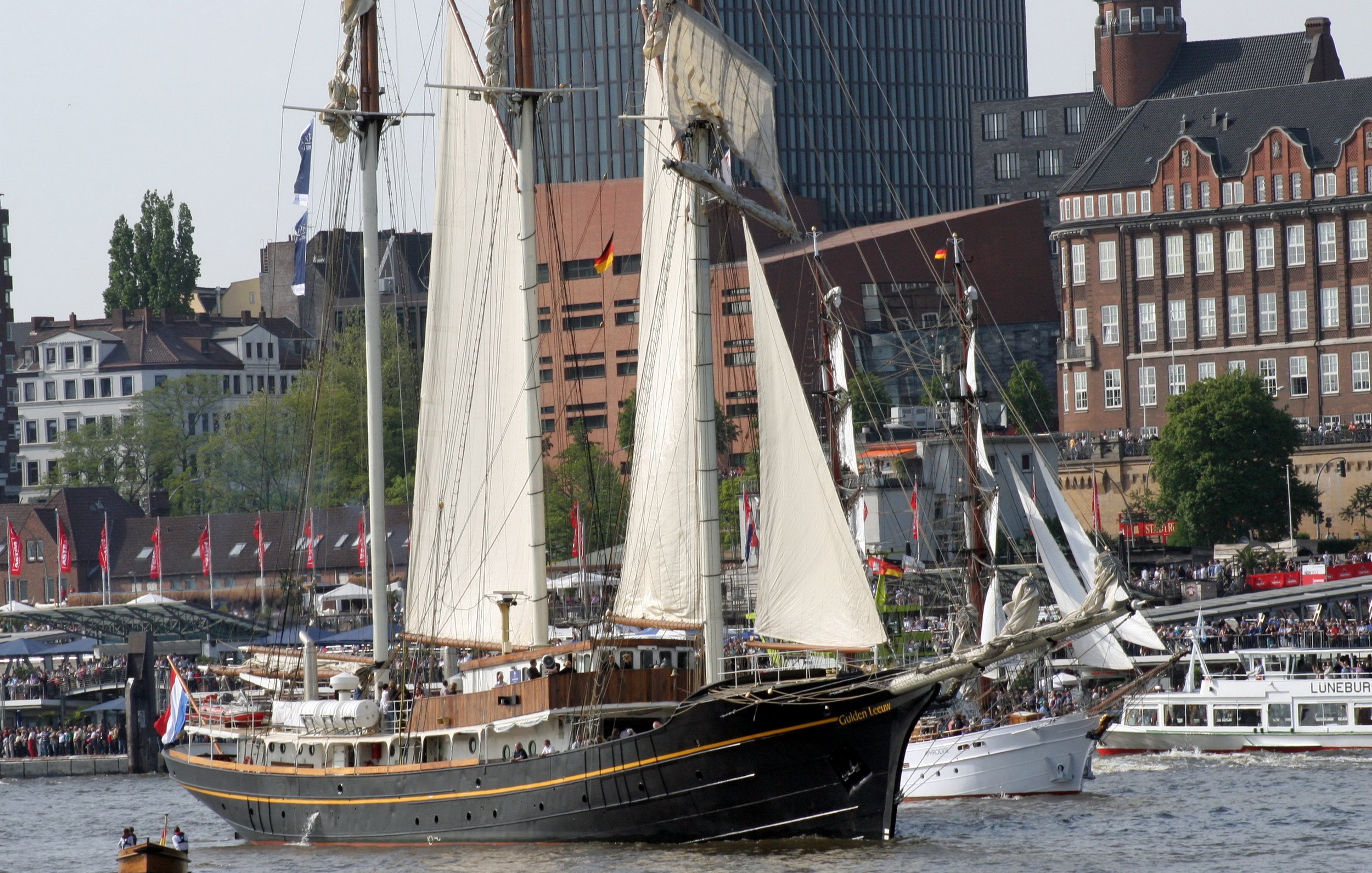 Gulden Leeuw sailing ship in a harbor HD Wallpaper