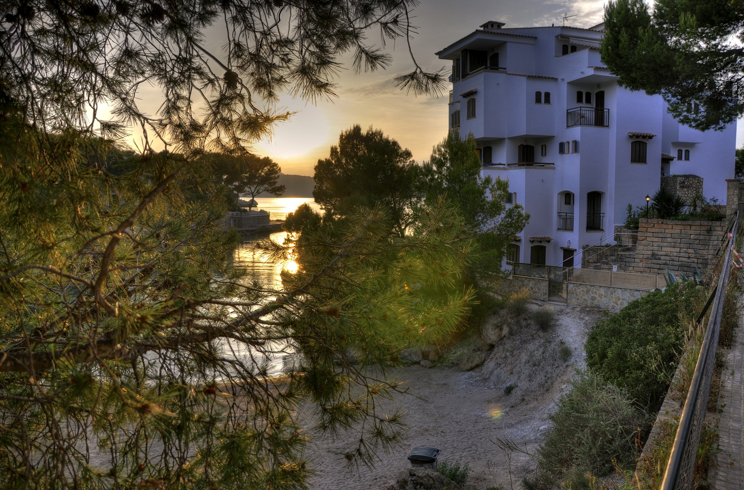 White resort building by the sea at sunset HD Wallpaper