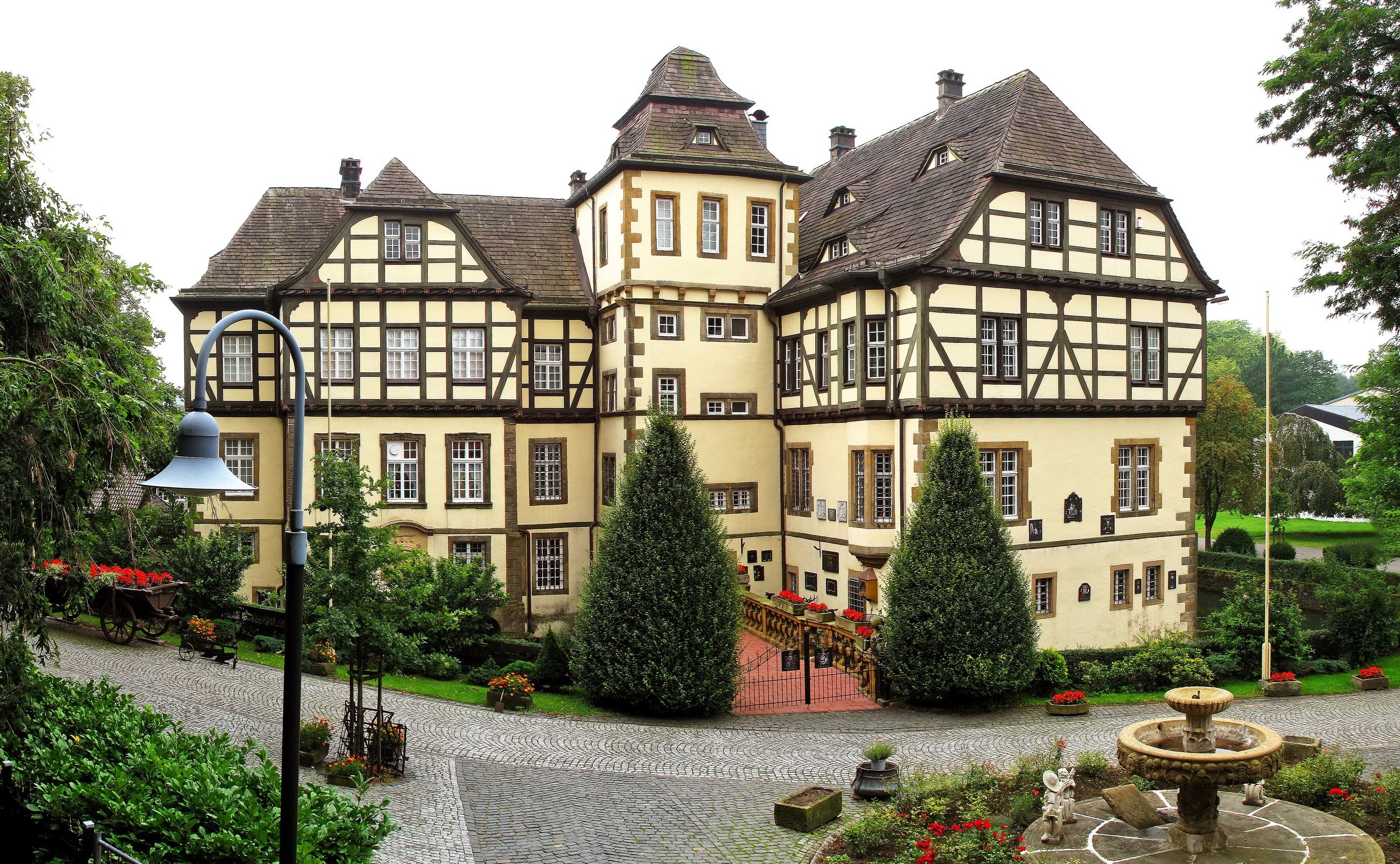 Castle Heerse in Germany HD Wallpaper