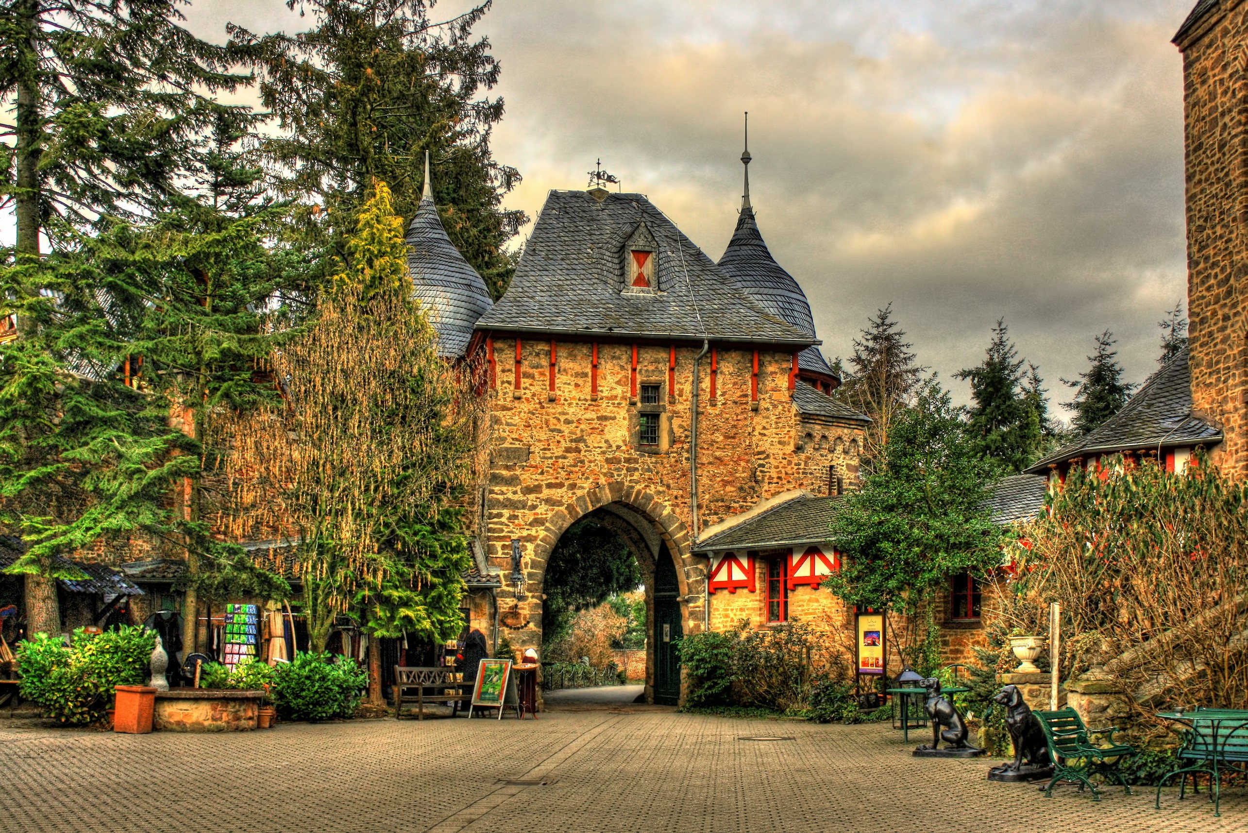 Burg Satzvey Castle gate and courtyard in Germany HD Wallpaper