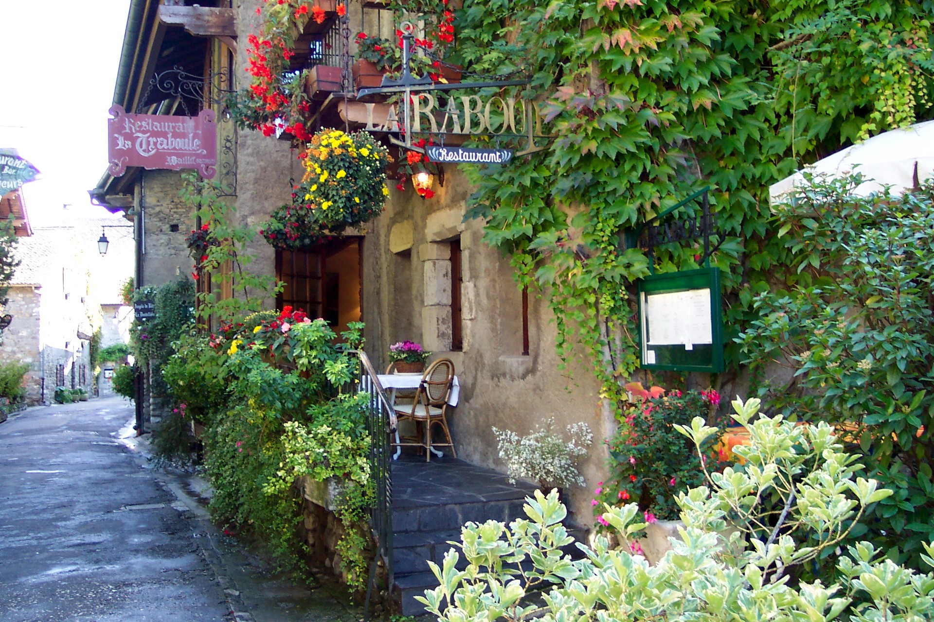 Restaurant La Traboule in France HD Wallpaper