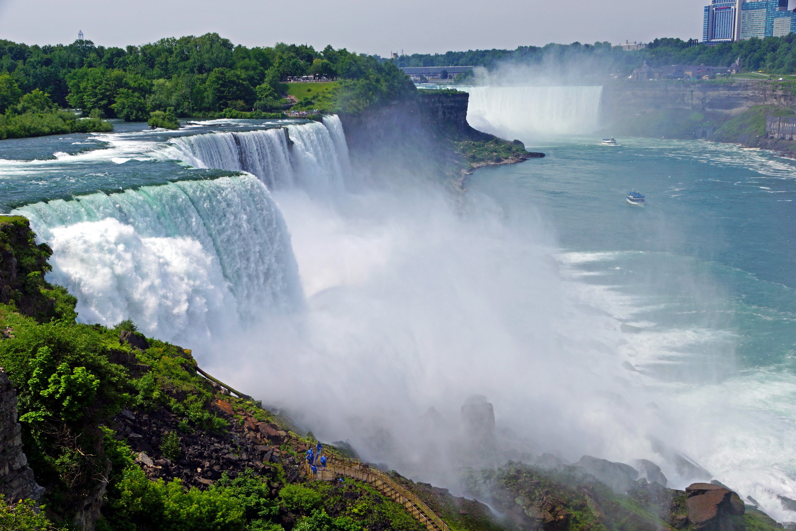 Niagara Falls with boats and buildings HD Wallpaper