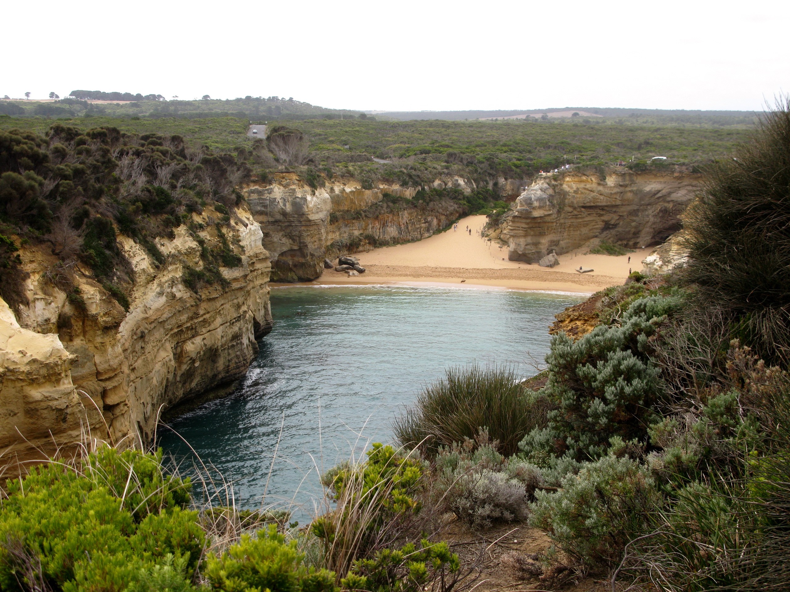 Coastal cliffs and beach at Loch Ard Gorge HD Wallpaper