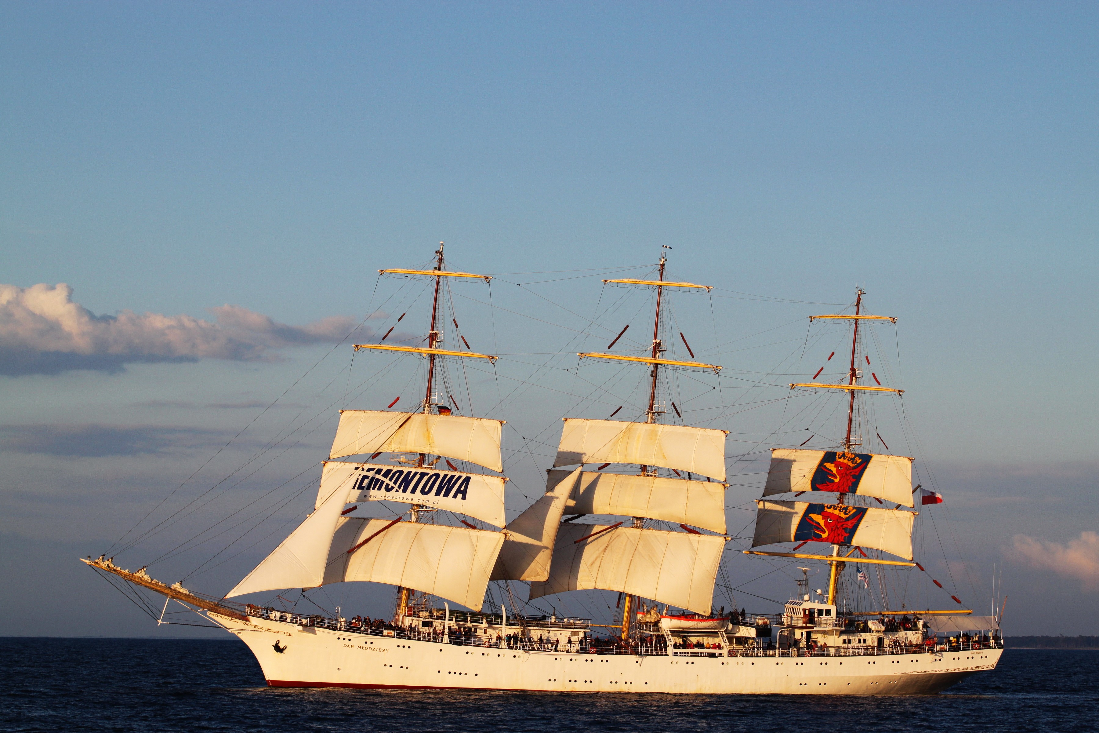 The Dar Młodzieży sailing ship on the water HD Wallpaper
