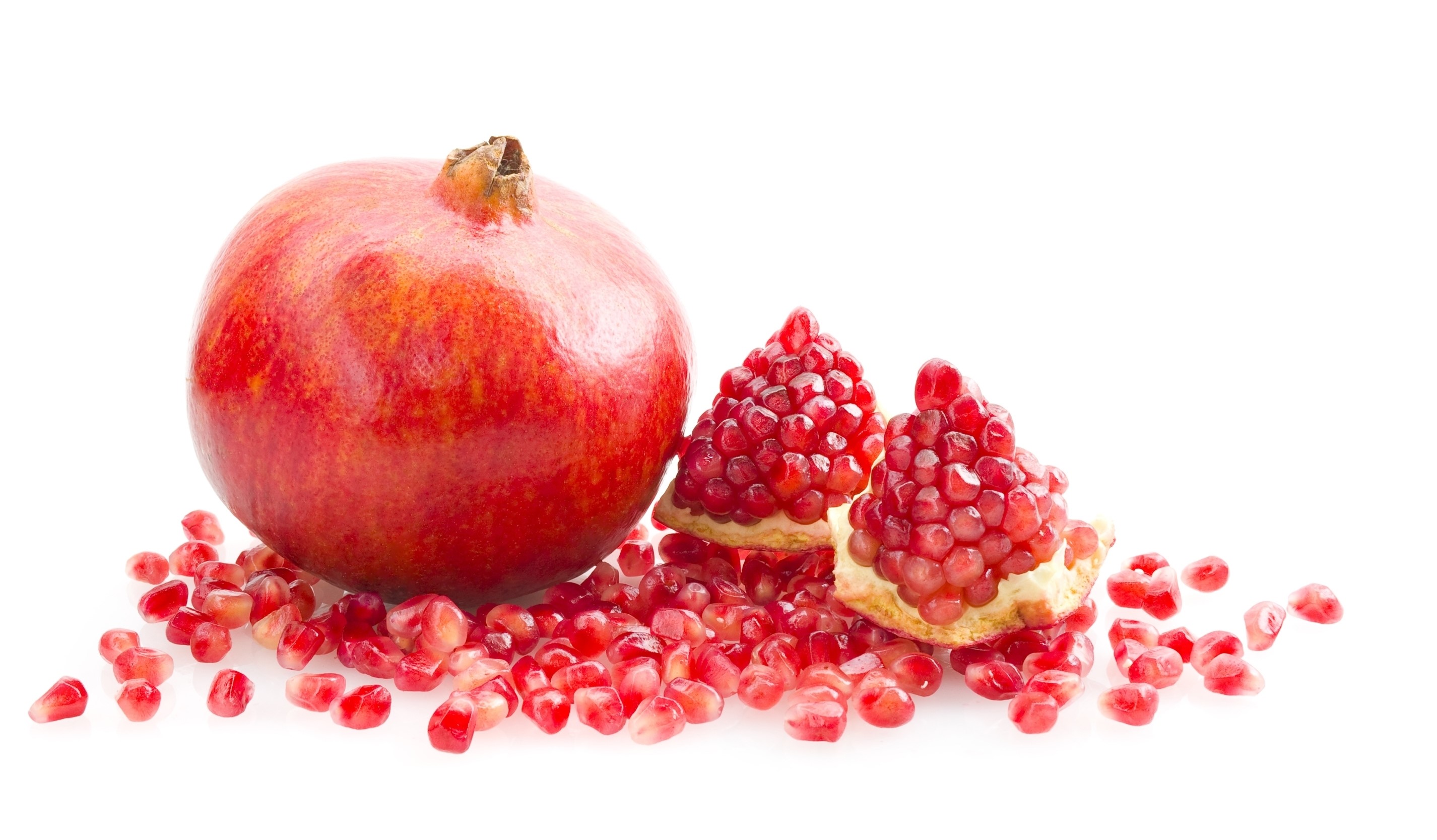 Whole and cut pomegranates with seeds HD Wallpaper
